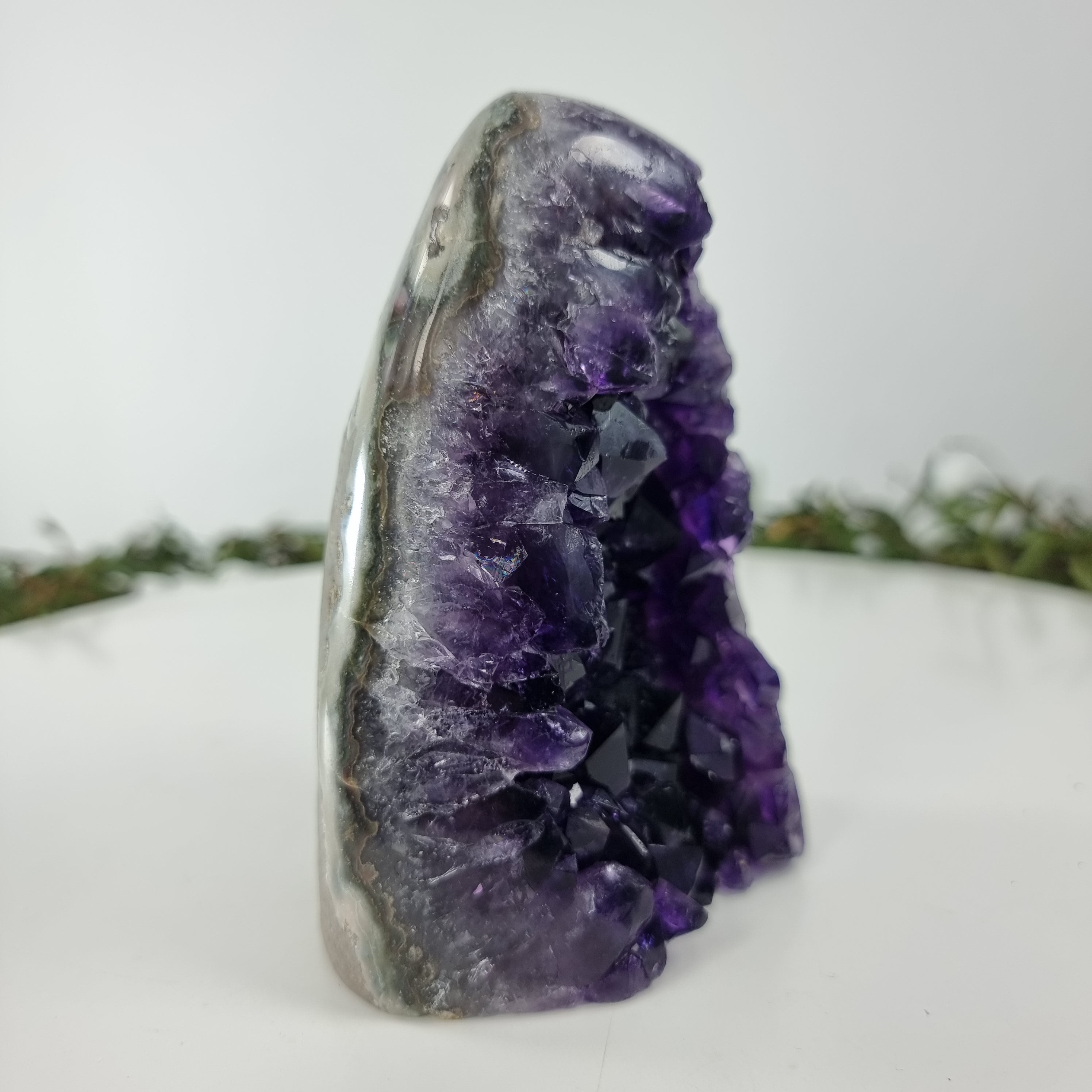 Ametista Drusa com Cristais Especiais peso com 0,90 kg, Energia, Beleza e Sofisticação