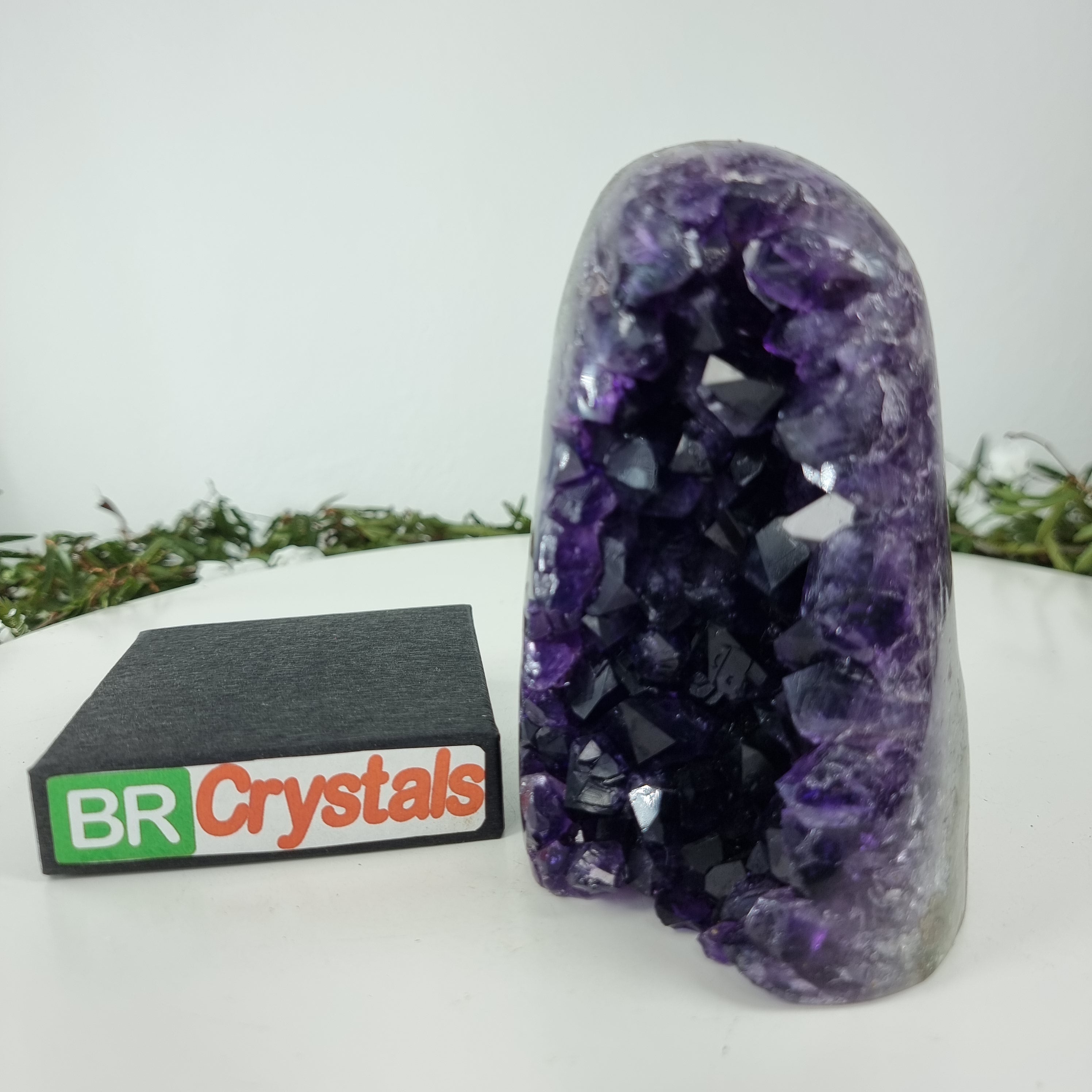 Ametista Drusa com Cristais Especiais peso com 0,90 kg, Energia, Beleza e Sofisticação