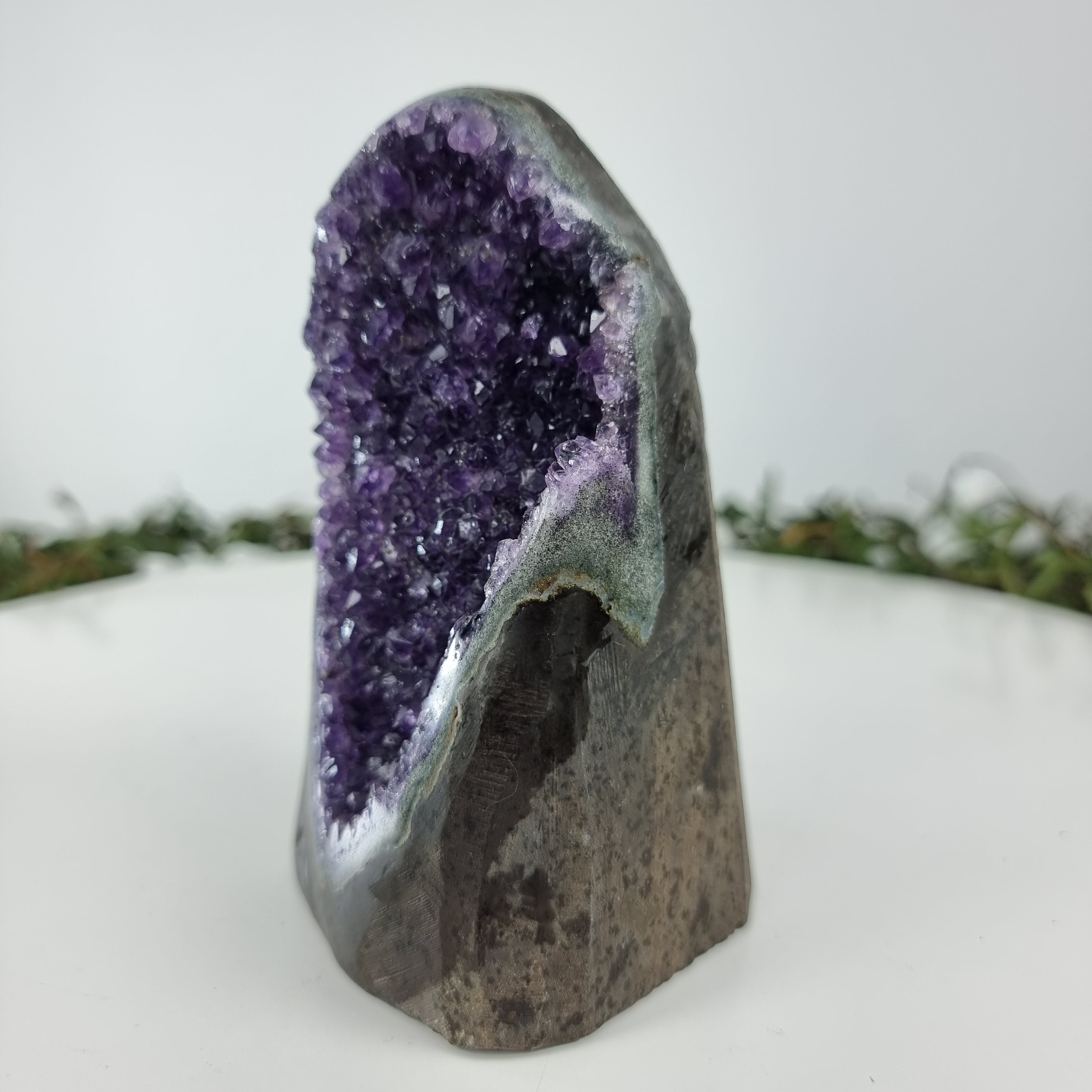 Ametista Drusa com Cristais Especiais peso com 0,80 Kg, Energia, Beleza e Sofisticação