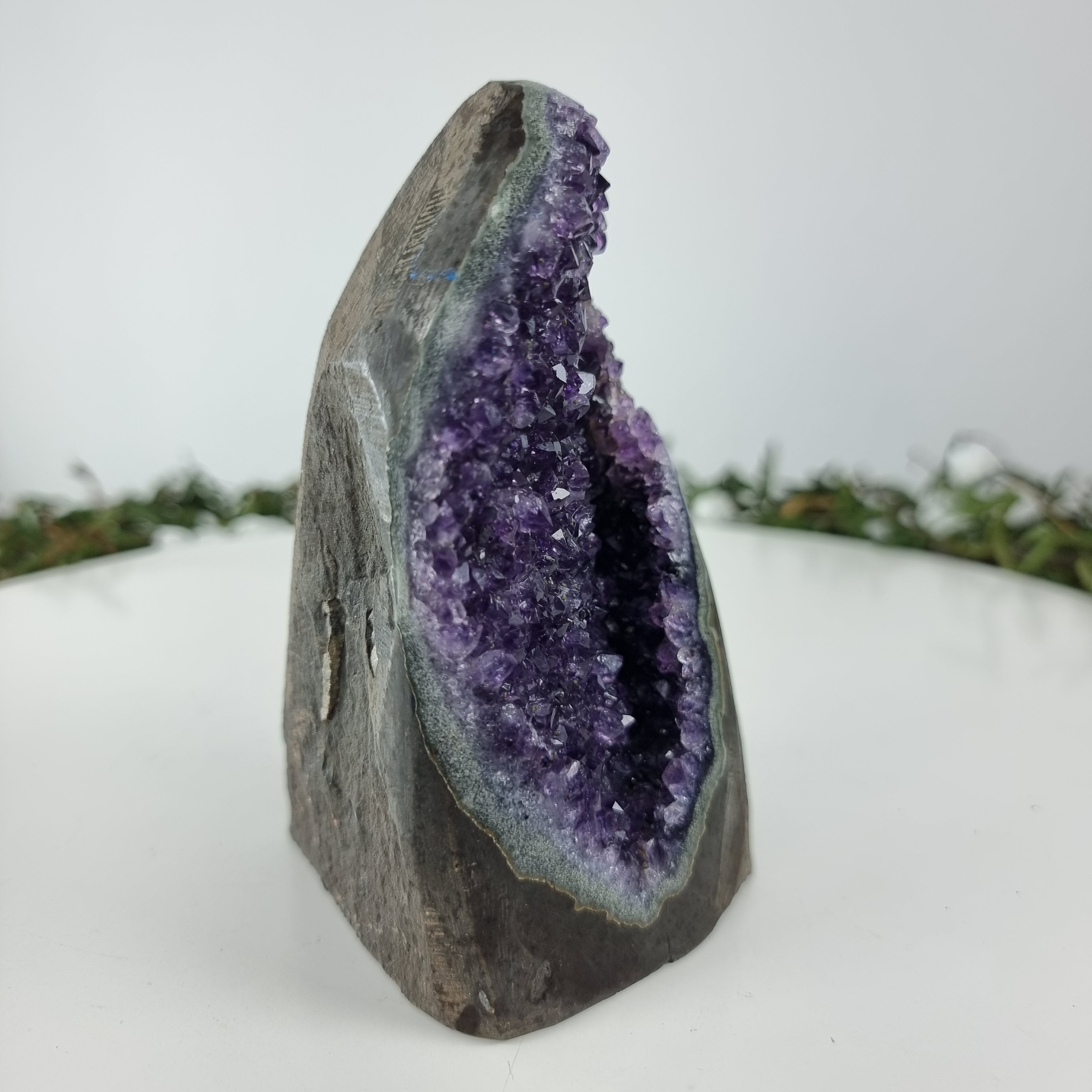 Ametista Drusa com Cristais Especiais peso com 0,80 Kg, Energia, Beleza e Sofisticação