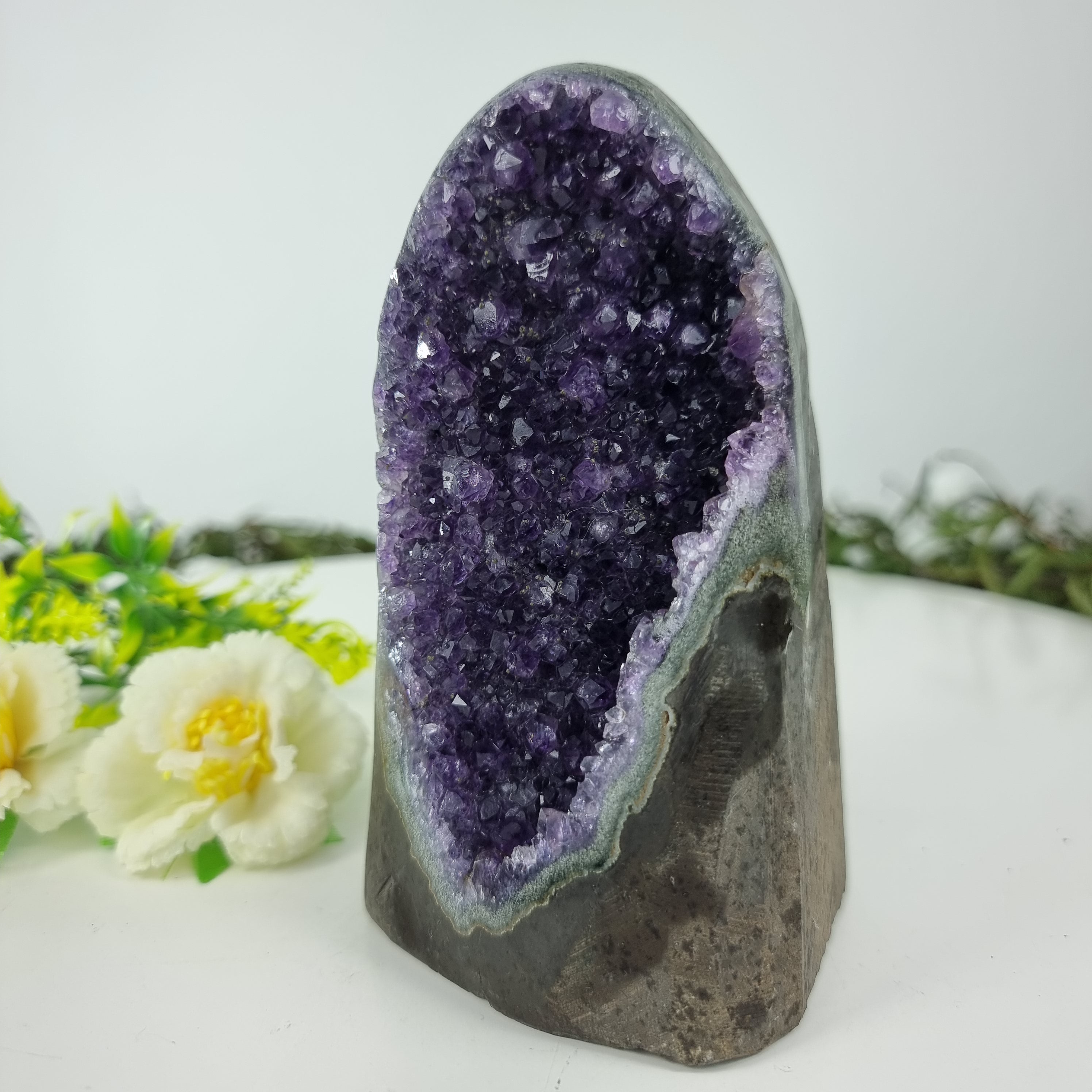 Ametista Drusa com Cristais Especiais peso com 0,80 Kg, Energia, Beleza e Sofisticação