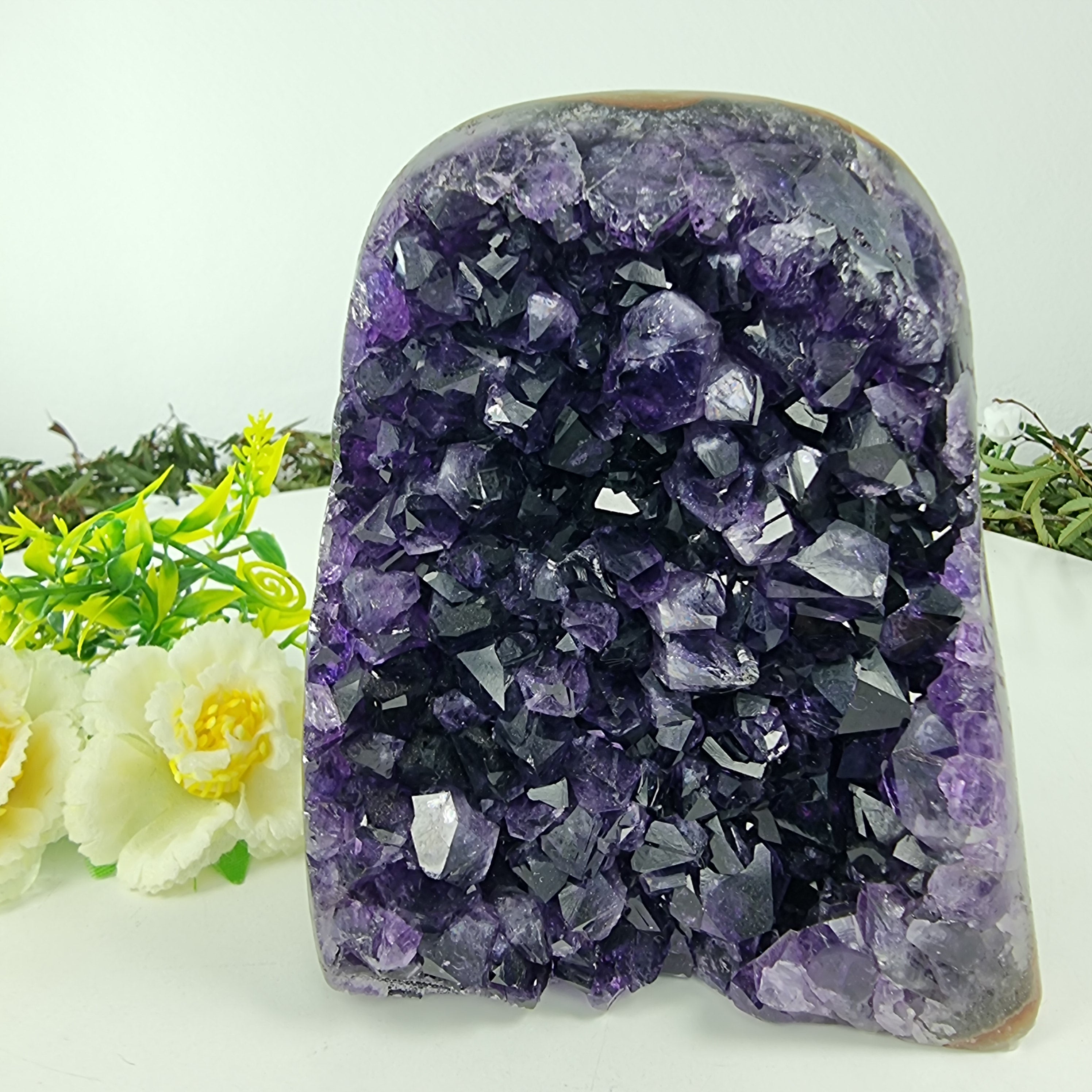 Ametista Drusa com Cristais Especiais peso com 1,72 kgs, Energia, Beleza e Sofisticação
