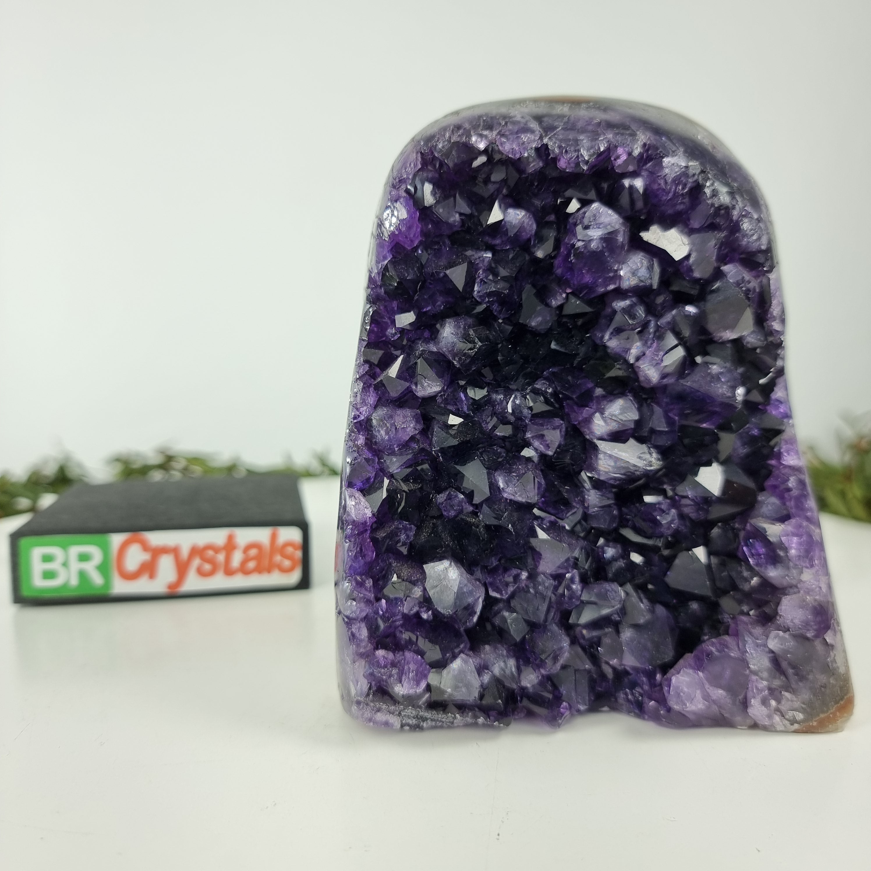 Ametista Drusa com Cristais Especiais peso com 1,72 kgs, Energia, Beleza e Sofisticação