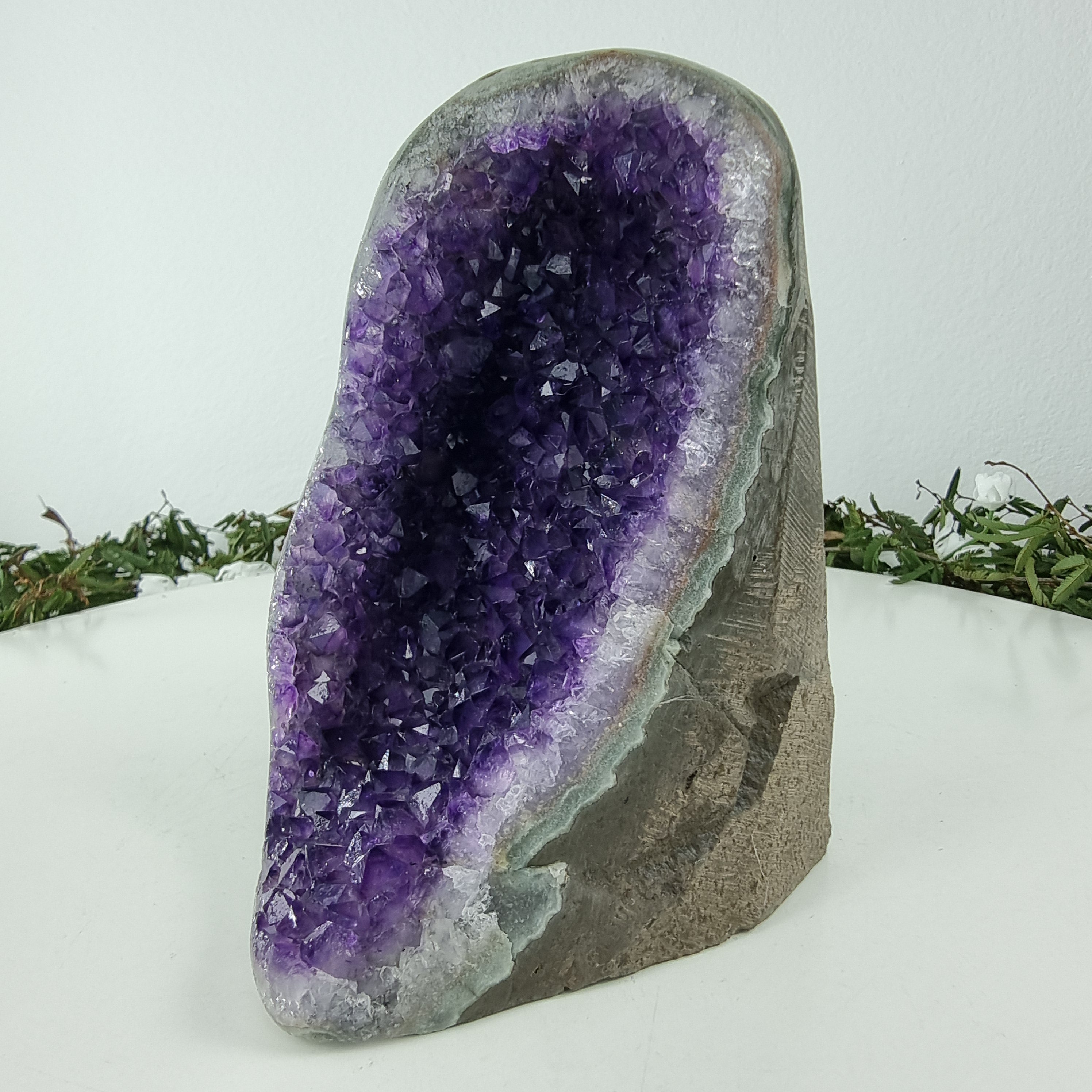 Ametista Drusa com Cristais Especiais peso com 1,50 Kgs, Energia, Beleza e Sofisticação