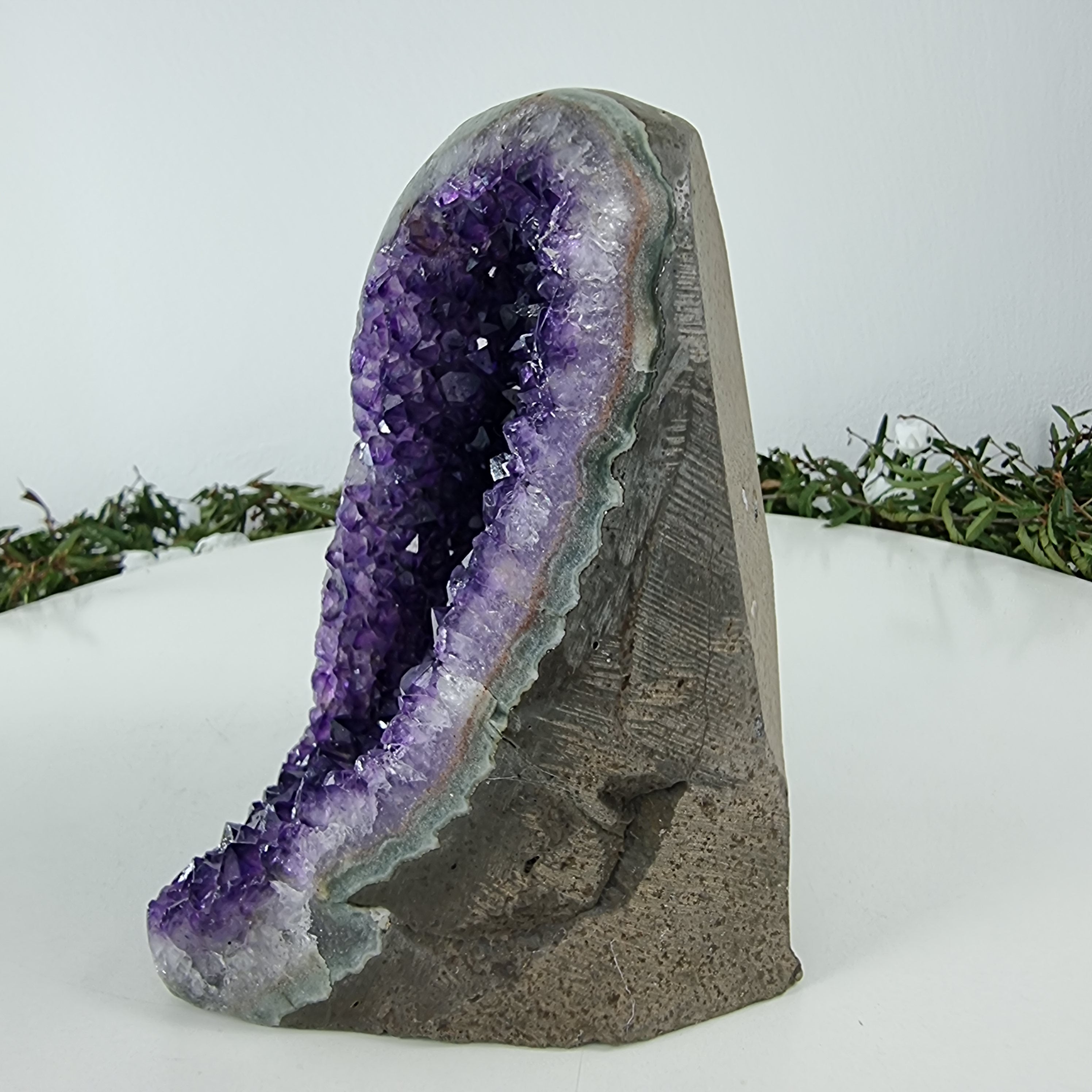 Ametista Drusa com Cristais Especiais peso com 1,50 Kgs, Energia, Beleza e Sofisticação