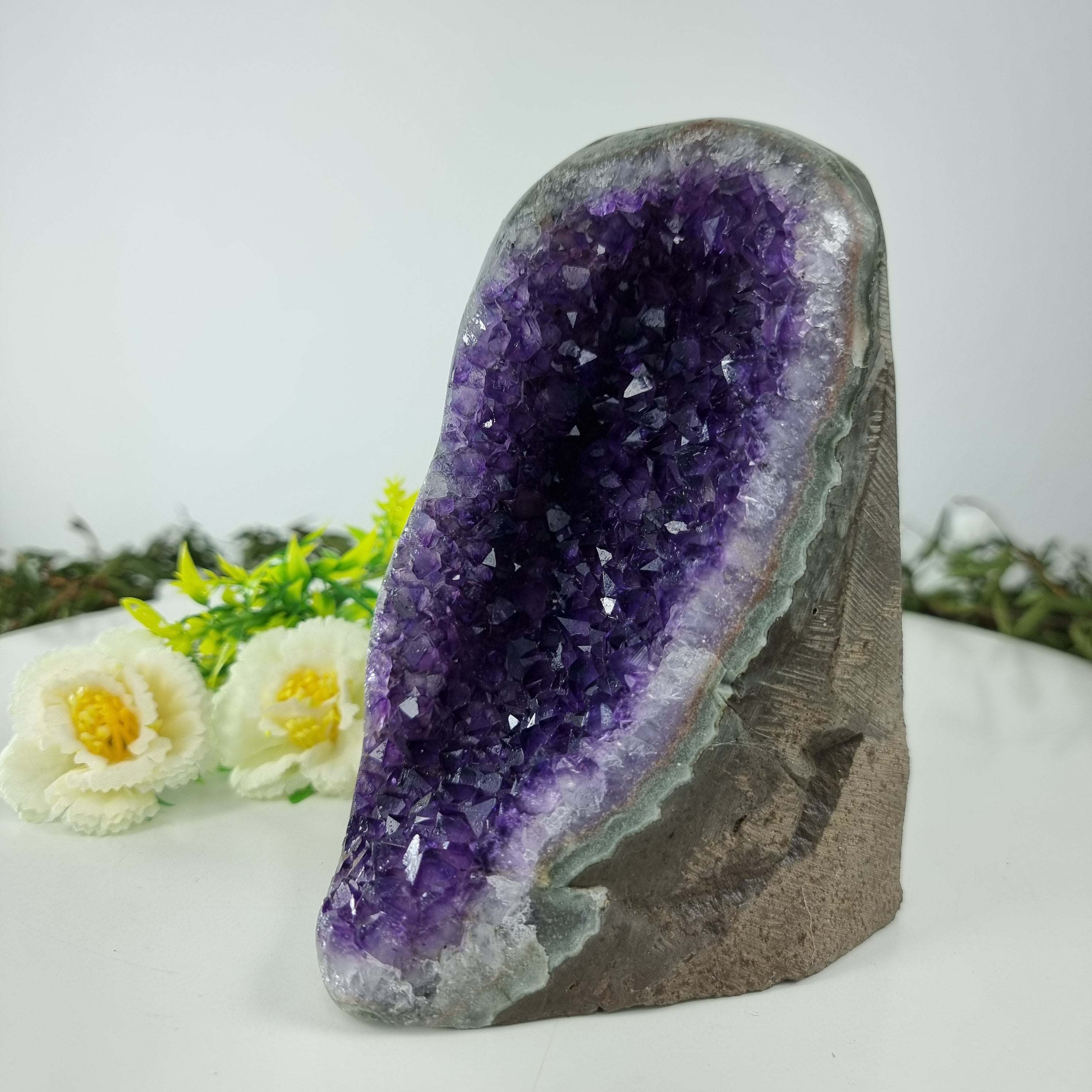 Ametista Drusa com Cristais Especiais peso com 1,50 Kgs, Energia, Beleza e Sofisticação