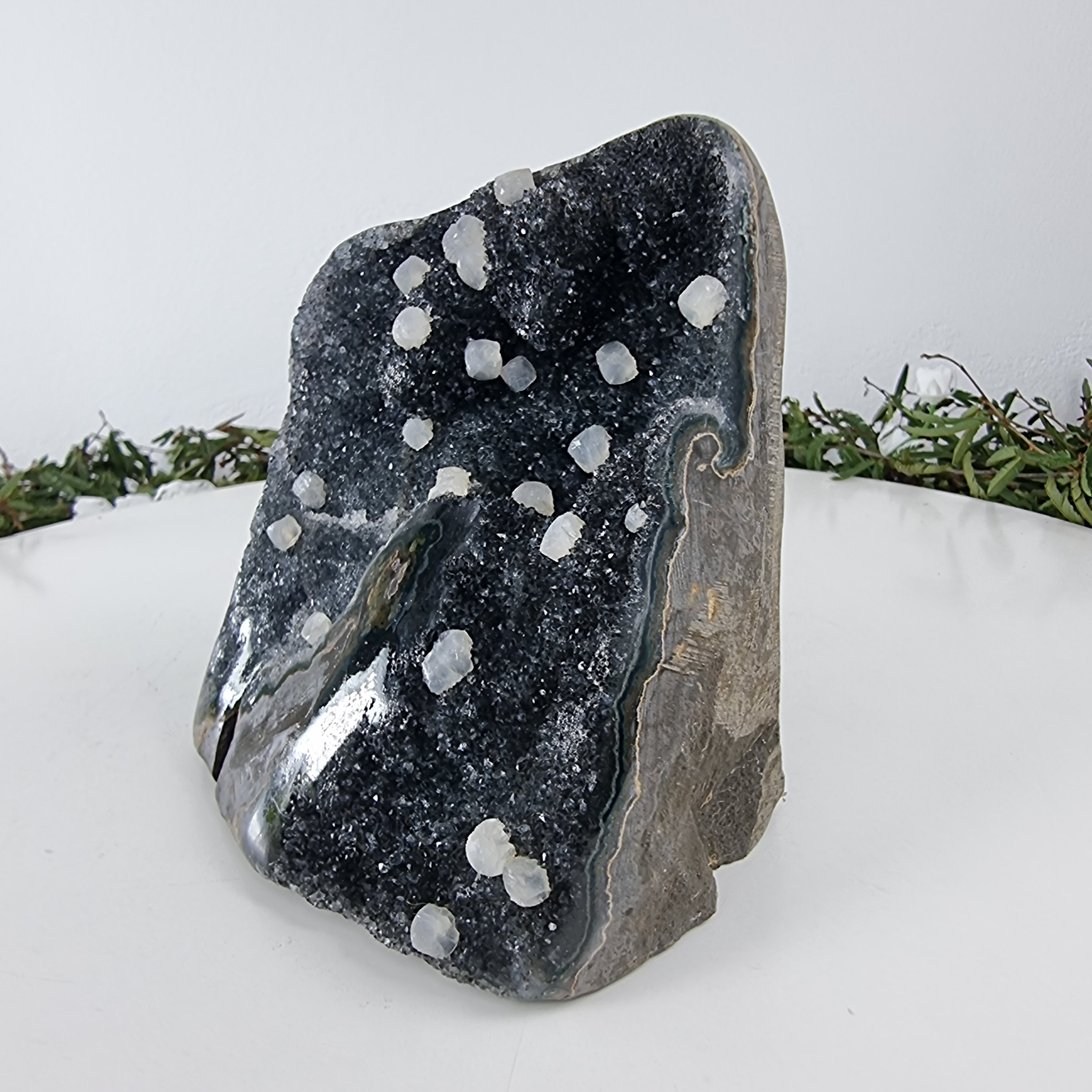 Ametista Drusa com Cristais Especiais peso com 1,32 kgs, Energia, Beleza e Sofisticação