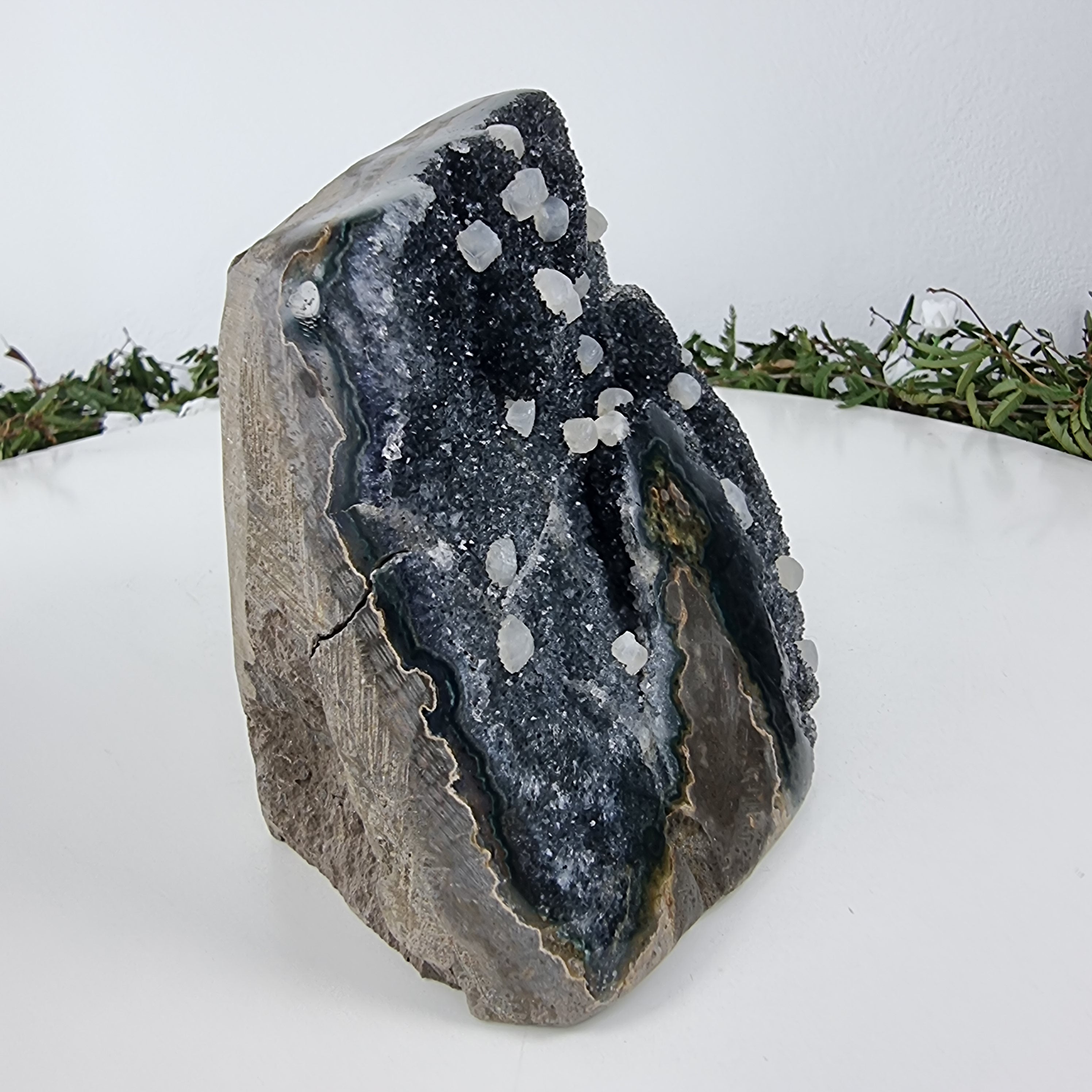 Ametista Drusa com Cristais Especiais peso com 1,32 kgs, Energia, Beleza e Sofisticação