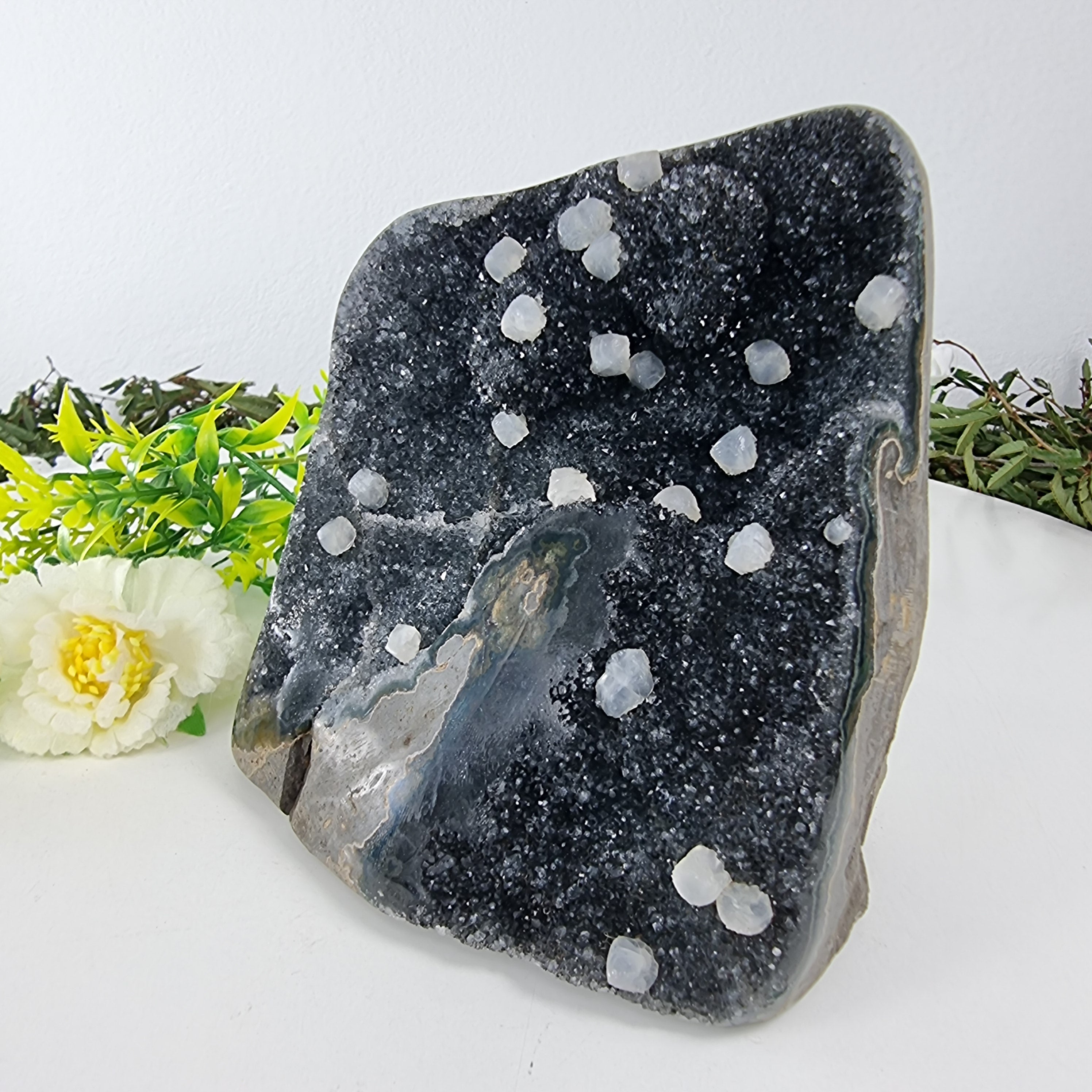 Ametista Drusa com Cristais Especiais peso com 1,32 kgs, Energia, Beleza e Sofisticação