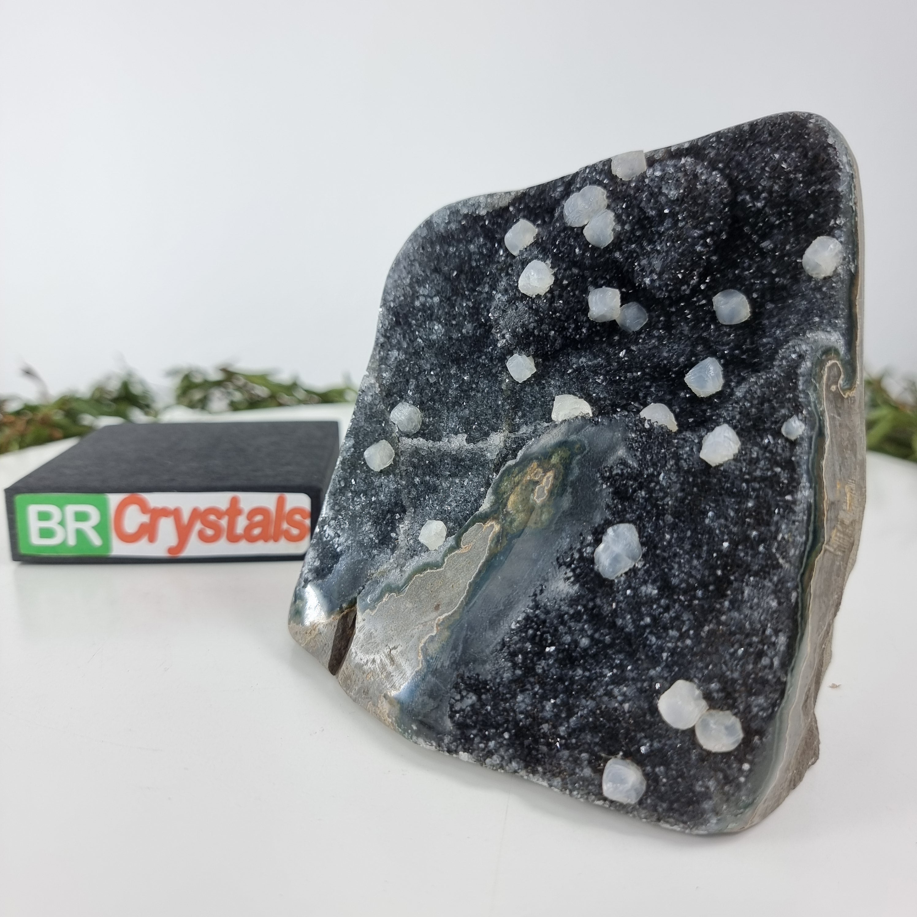 Ametista Drusa com Cristais Especiais peso com 1,32 kgs, Energia, Beleza e Sofisticação