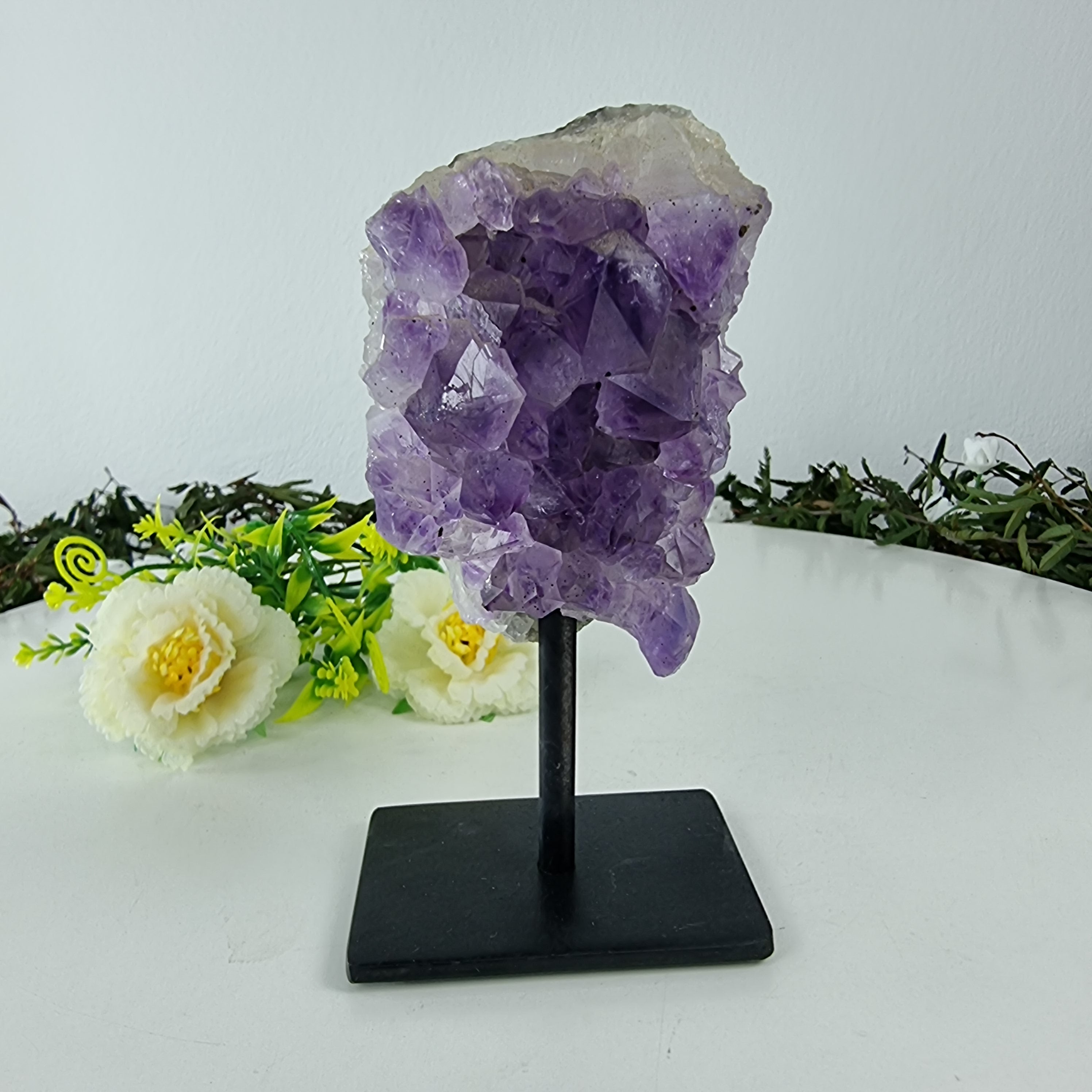 Drusa Ametista Pequena | Base de Ferro Preta | 1 Unidade, Tamanho 15 cm | Energia, Beleza e Sofisticação