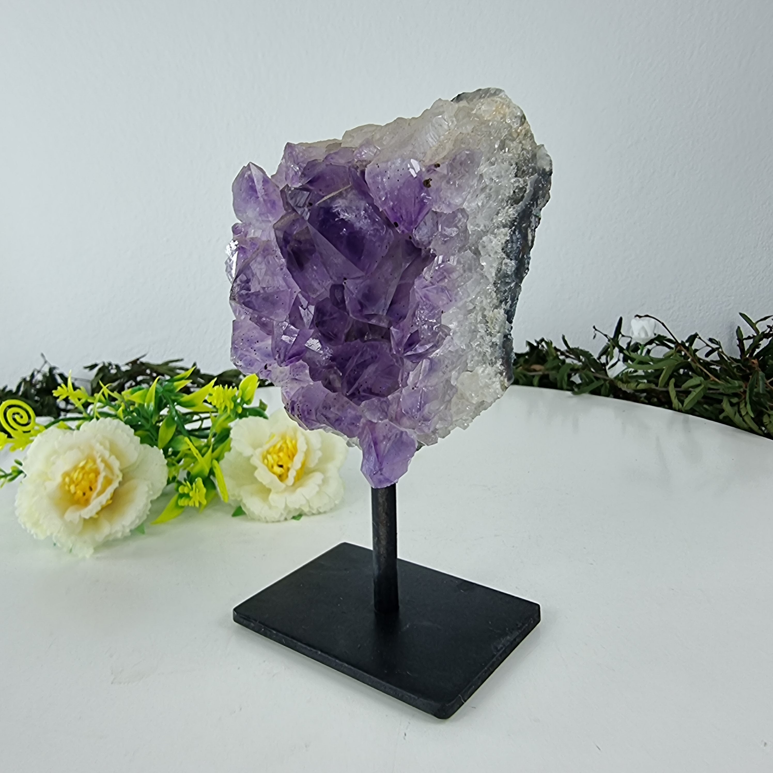Drusa Ametista Pequena | Base de Ferro Preta | 1 Unidade, Tamanho 15 cm | Energia, Beleza e Sofisticação