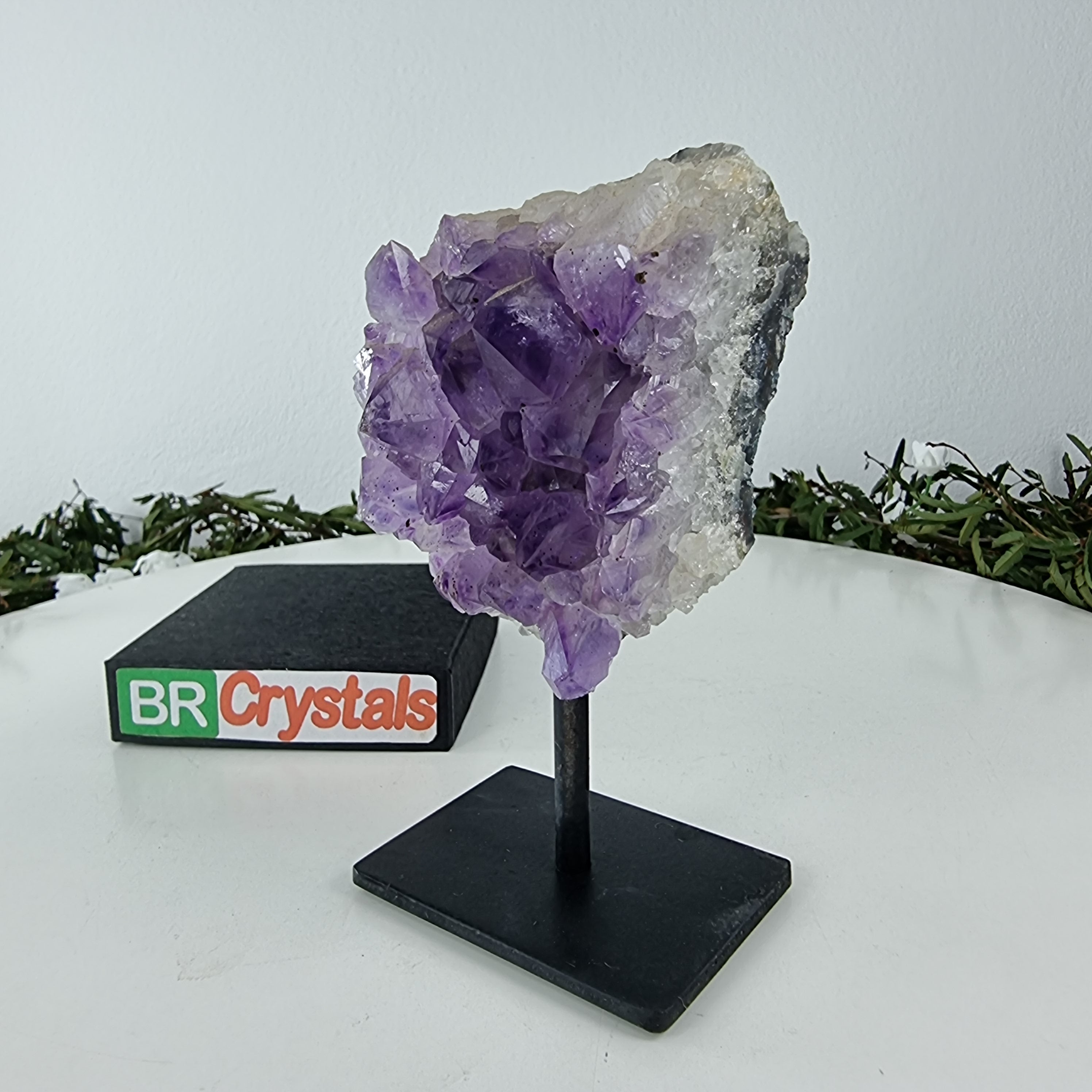 Drusa Ametista Pequena | Base de Ferro Preta | 1 Unidade, Tamanho 15 cm | Energia, Beleza e Sofisticação