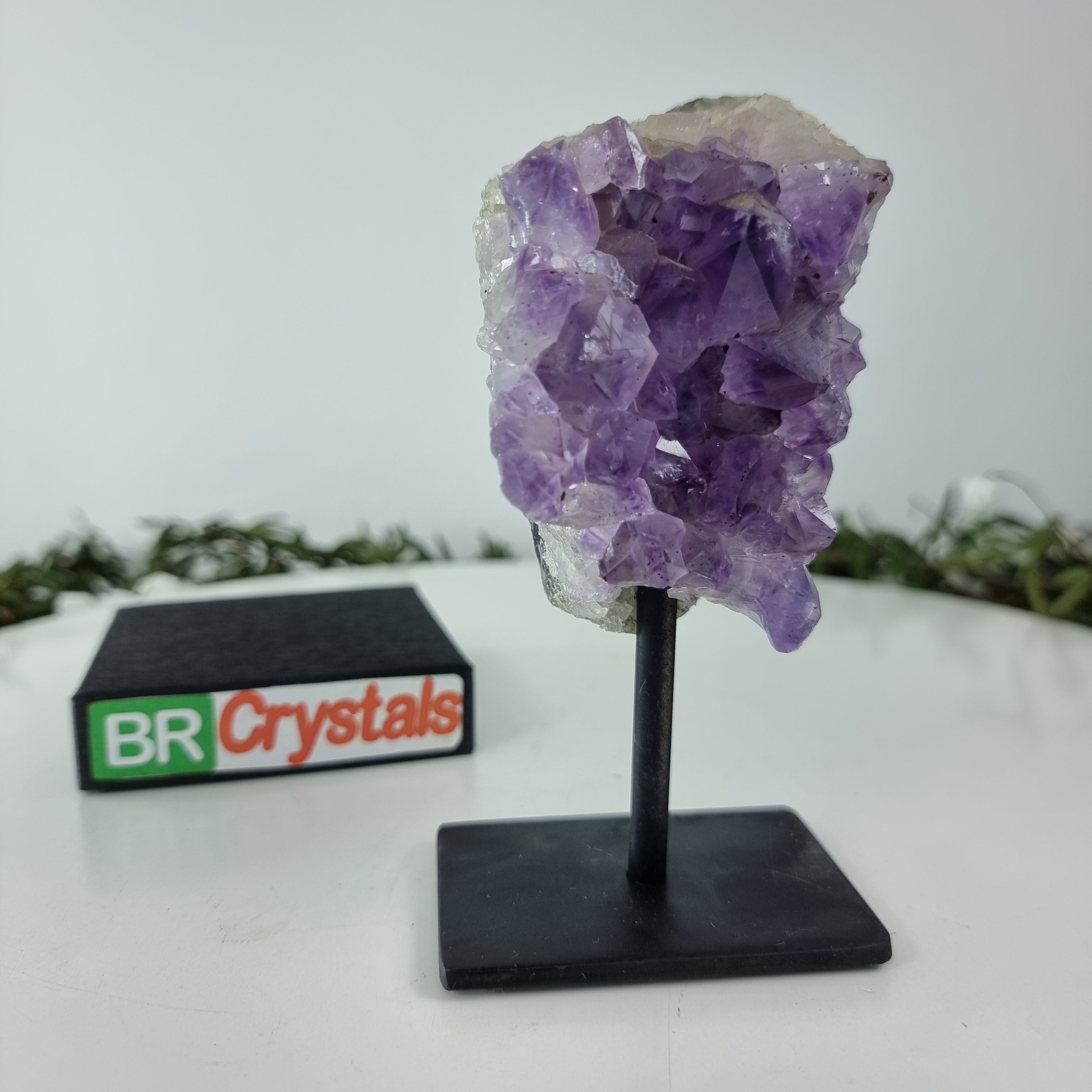 Drusa Ametista Pequena | Base de Ferro Preta | 1 Unidade, Tamanho 15 cm | Energia, Beleza e Sofisticação