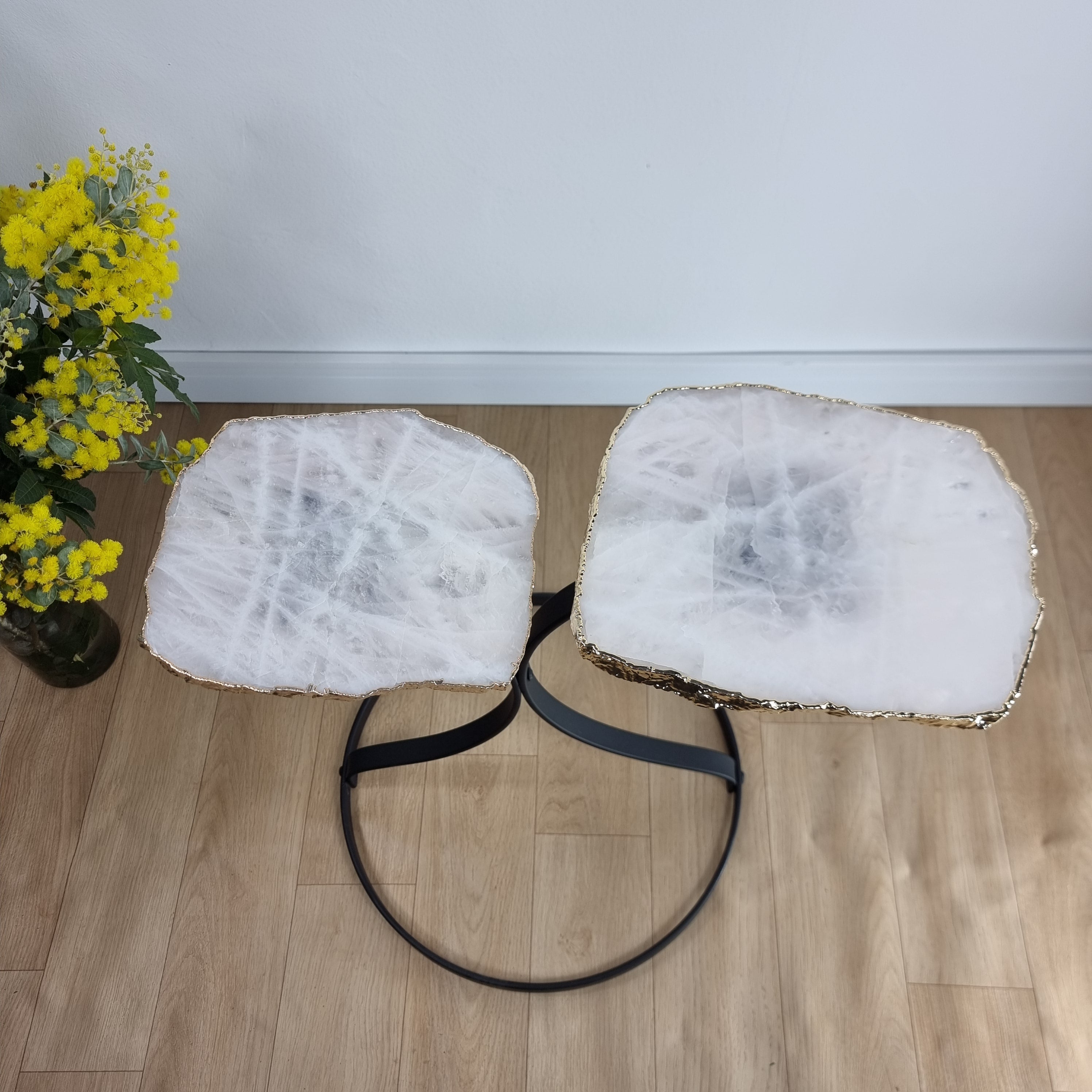 Mesa Lateral (PAR) de Quartzo Branco com Banho | Base de Ferro Preta | Altura de 50 cm - Peça Artesanal BR Crystals