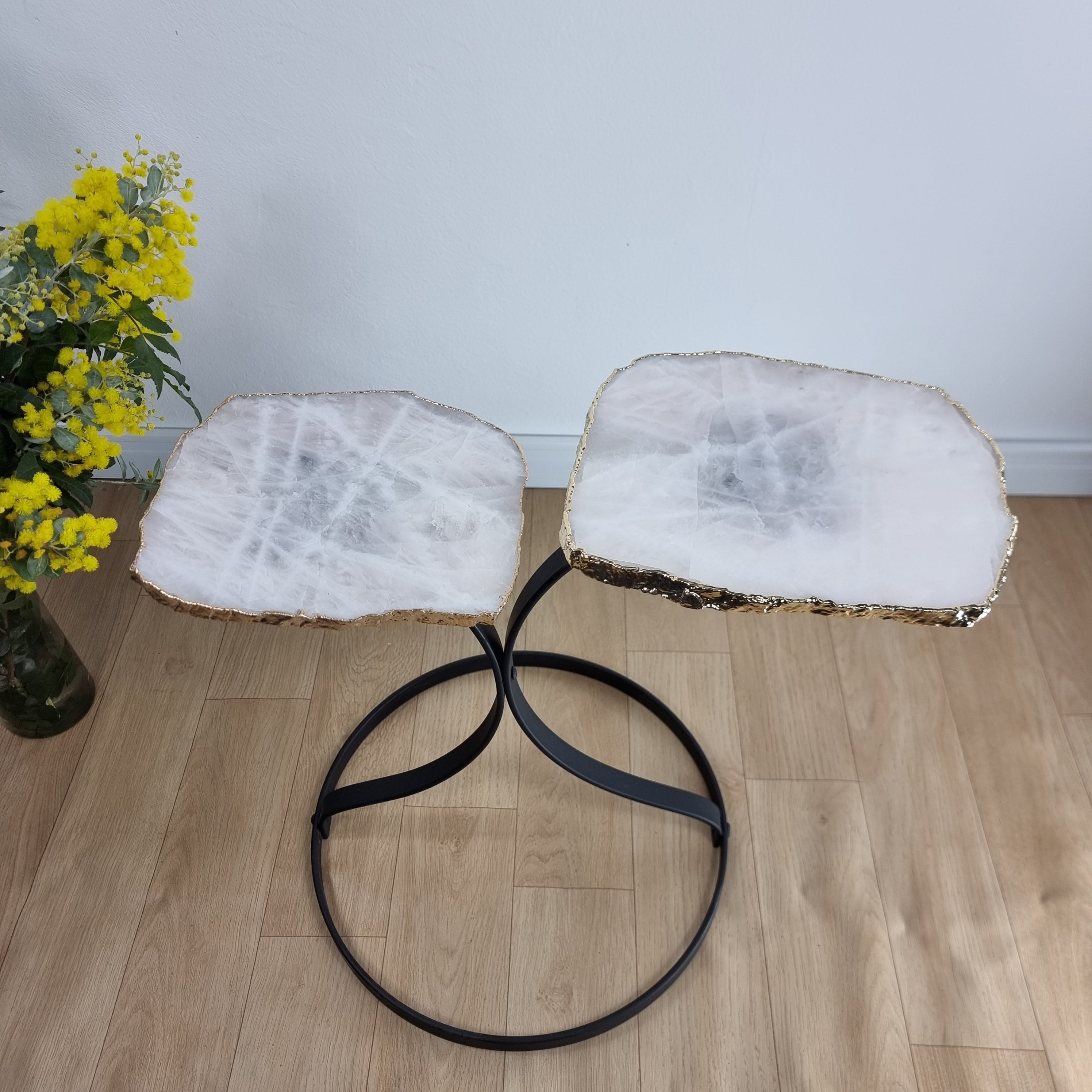 Mesa Lateral (PAR) de Quartzo Branco com Banho | Base de Ferro Preta | Altura de 50 cm - Peça Artesanal BR Crystals