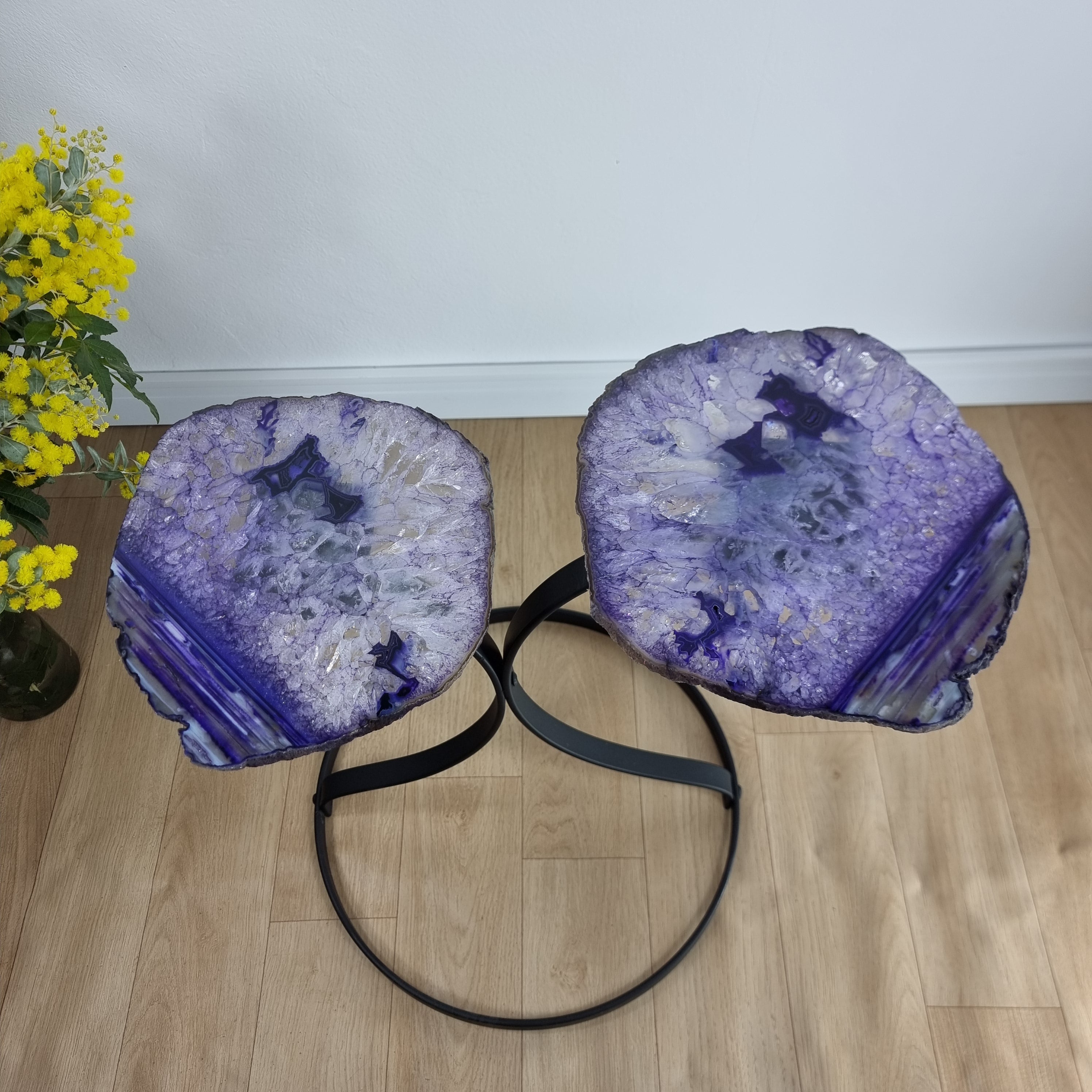 Mesa Lateral (PAR) de ÁGATAS Lílás com Banho | Base de Ferro Preta | Altura de 50 cm - Peça Artesanal BR Crystals