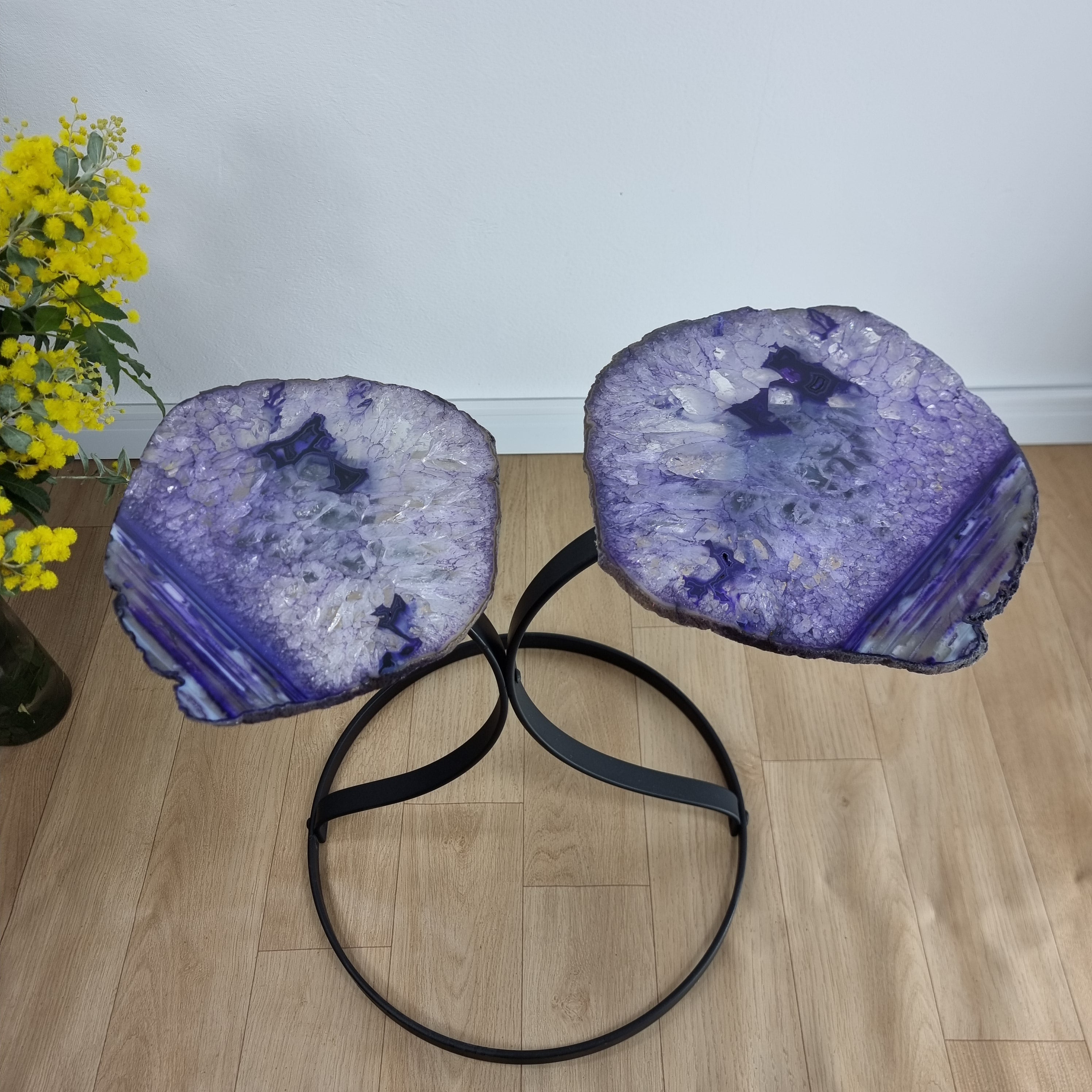 Mesa Lateral (PAR) de ÁGATAS Lílás com Banho | Base de Ferro Preta | Altura de 50 cm - Peça Artesanal BR Crystals