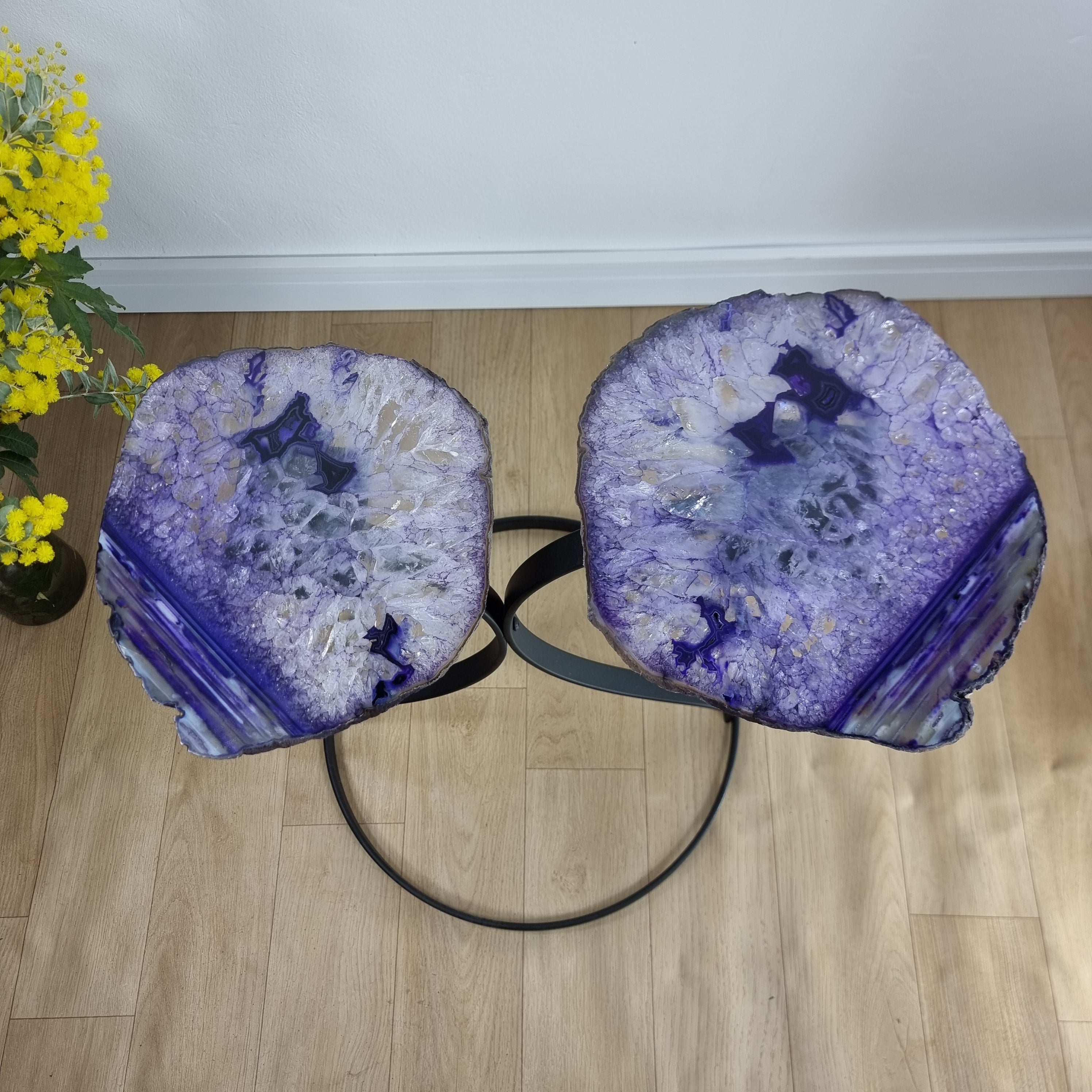 Mesa Lateral (PAR) de ÁGATAS Lílás com Banho | Base de Ferro Preta | Altura de 50 cm - Peça Artesanal BR Crystals