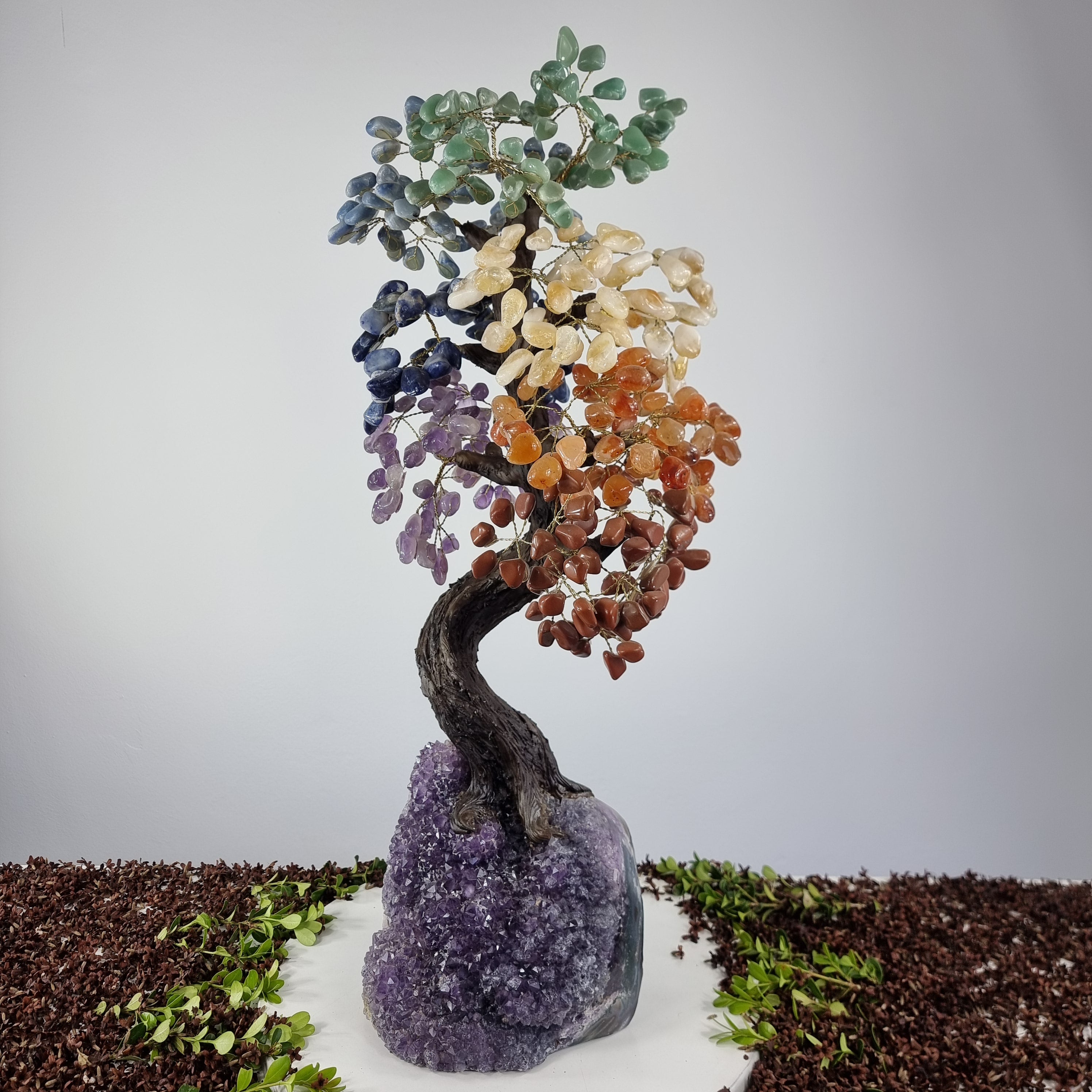 Árvore de 7 CHACRAS Arco Iris Natural | 720 Pedras, 120 galhos | Base de Ametista com 70 cm altura - Peça Artesanal BR Crystals