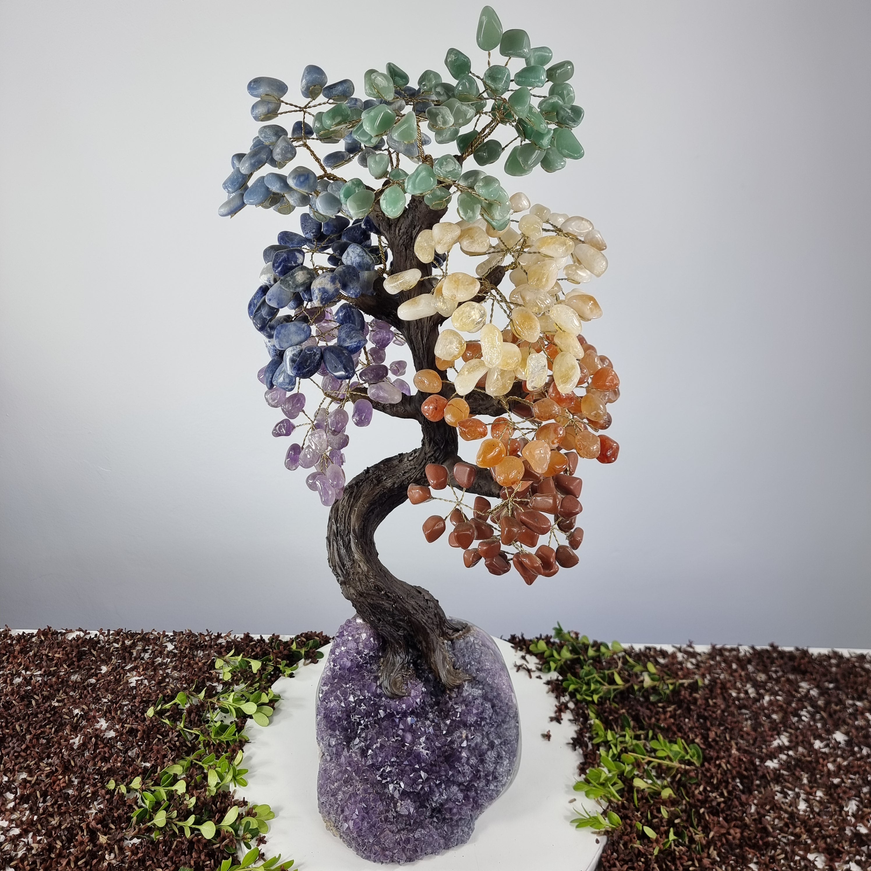 Árvore de 7 CHACRAS Arco Iris Natural | 720 Pedras, 120 galhos | Base de Ametista com 70 cm altura - Peça Artesanal BR Crystals