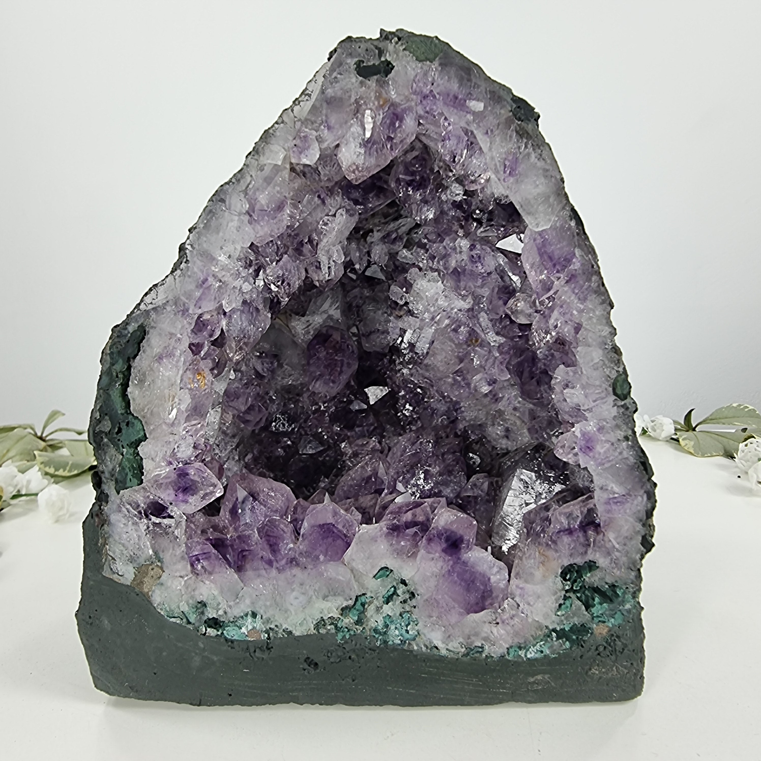 Capela em Ametista Bruta Drusa - Geodo de Ametista 3,25 Kgs, Energia, Beleza e Sofisticação