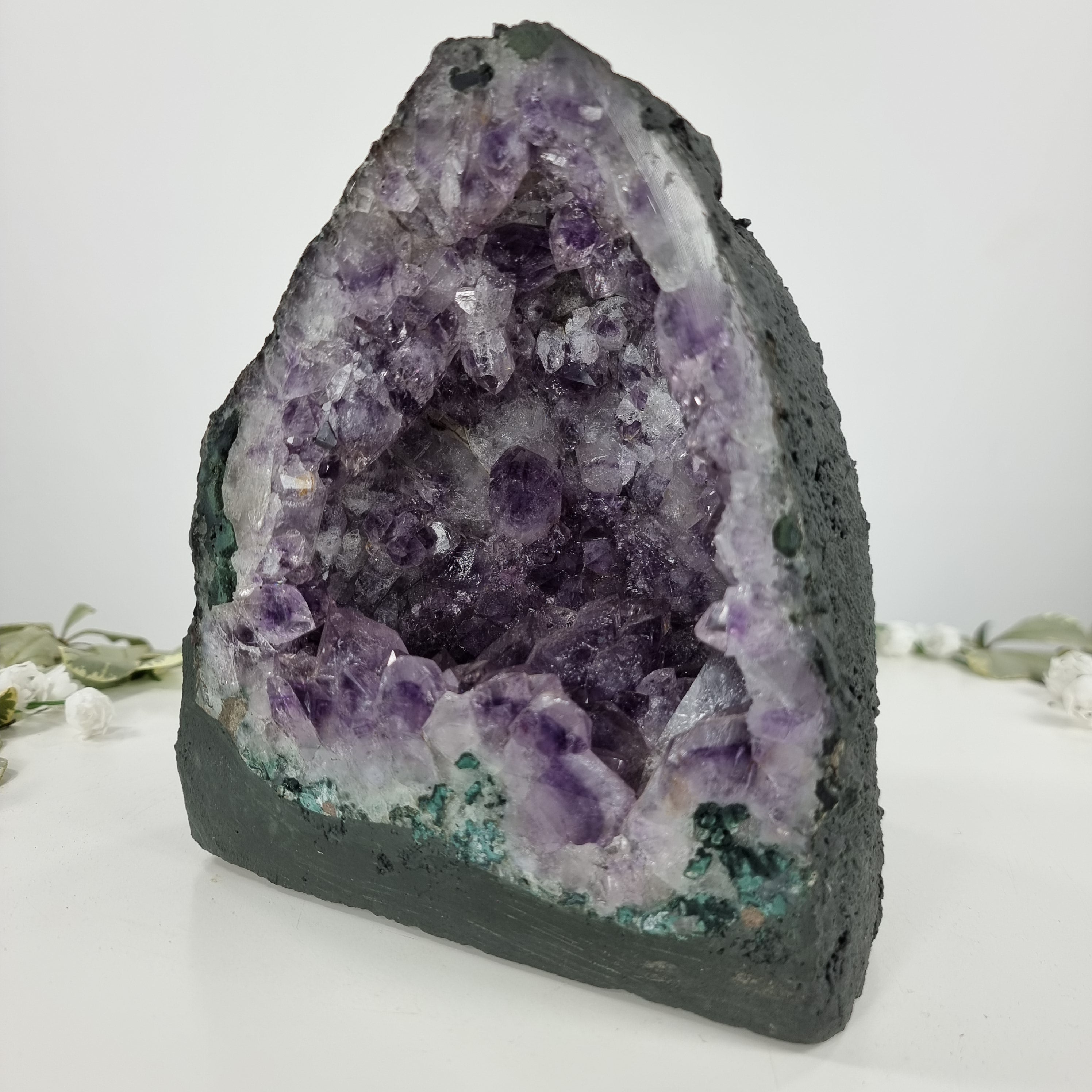 Capela em Ametista Bruta Drusa - Geodo de Ametista 3,25 Kgs, Energia, Beleza e Sofisticação