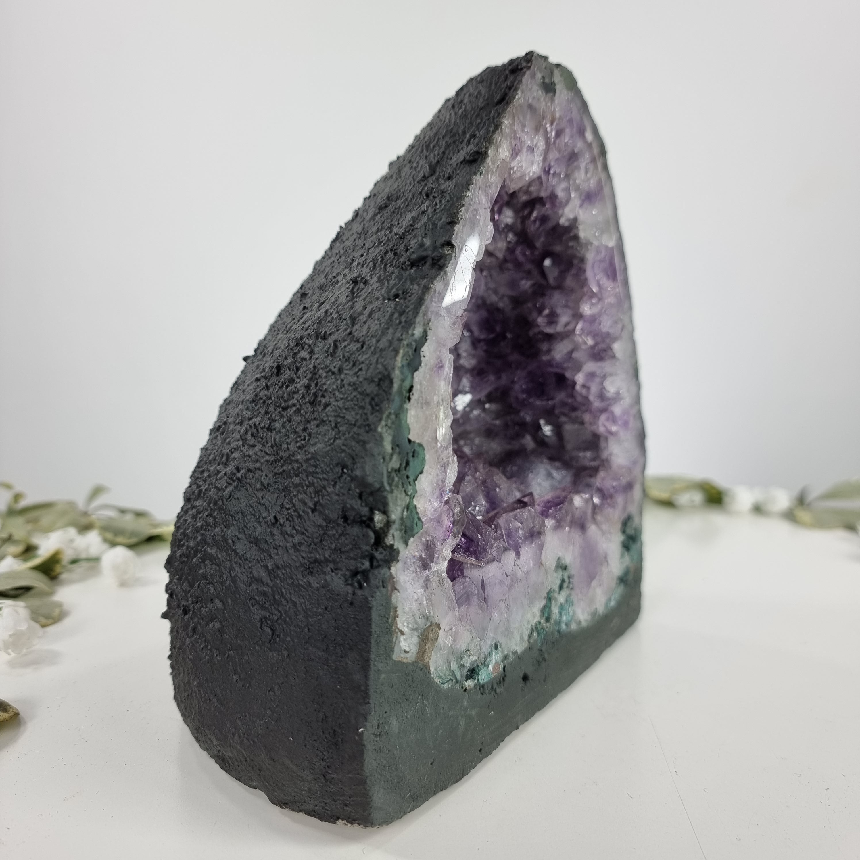 Capela em Ametista Bruta Drusa - Geodo de Ametista 3,25 Kgs, Energia, Beleza e Sofisticação