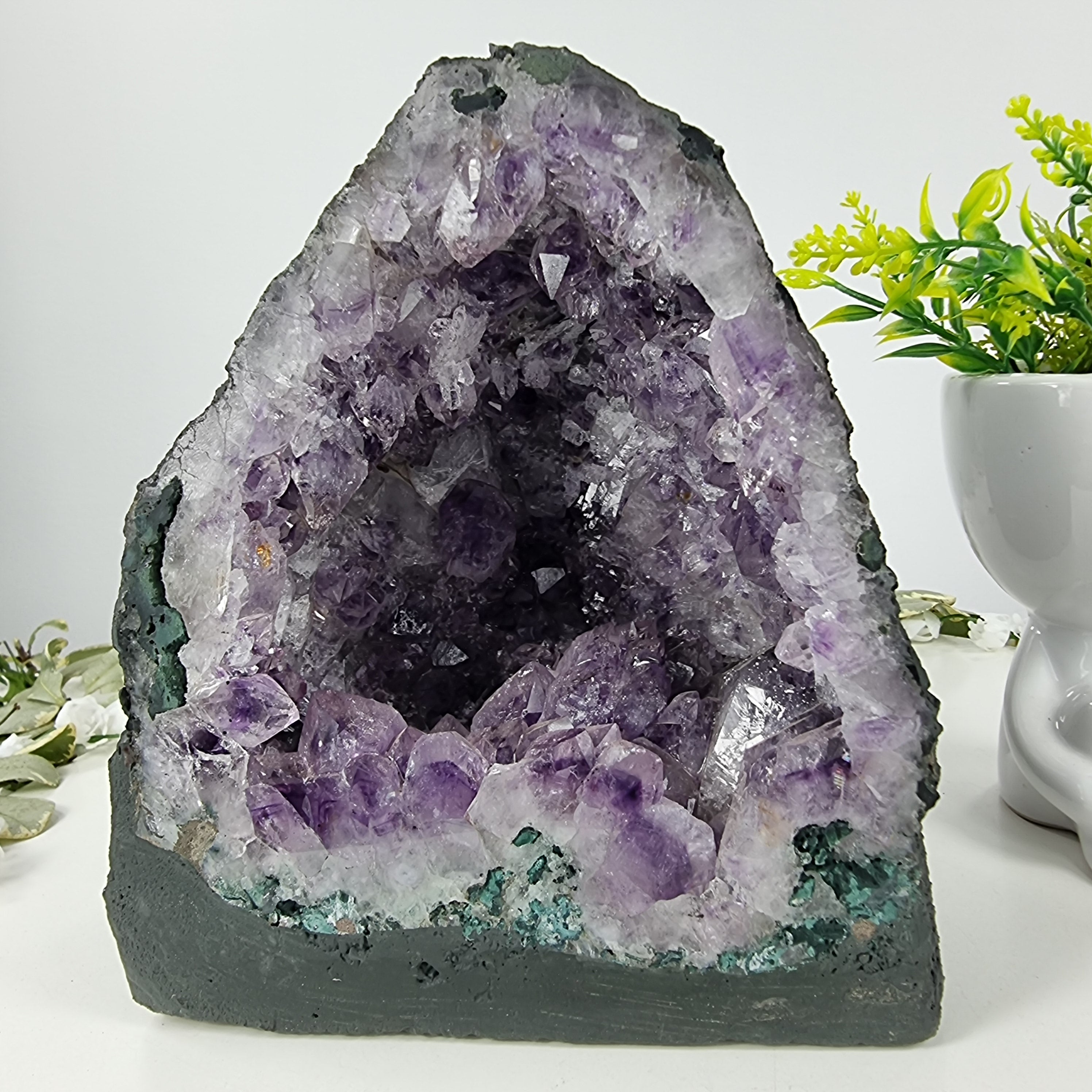 Capela em Ametista Bruta Drusa - Geodo de Ametista 3,25 Kgs, Energia, Beleza e Sofisticação