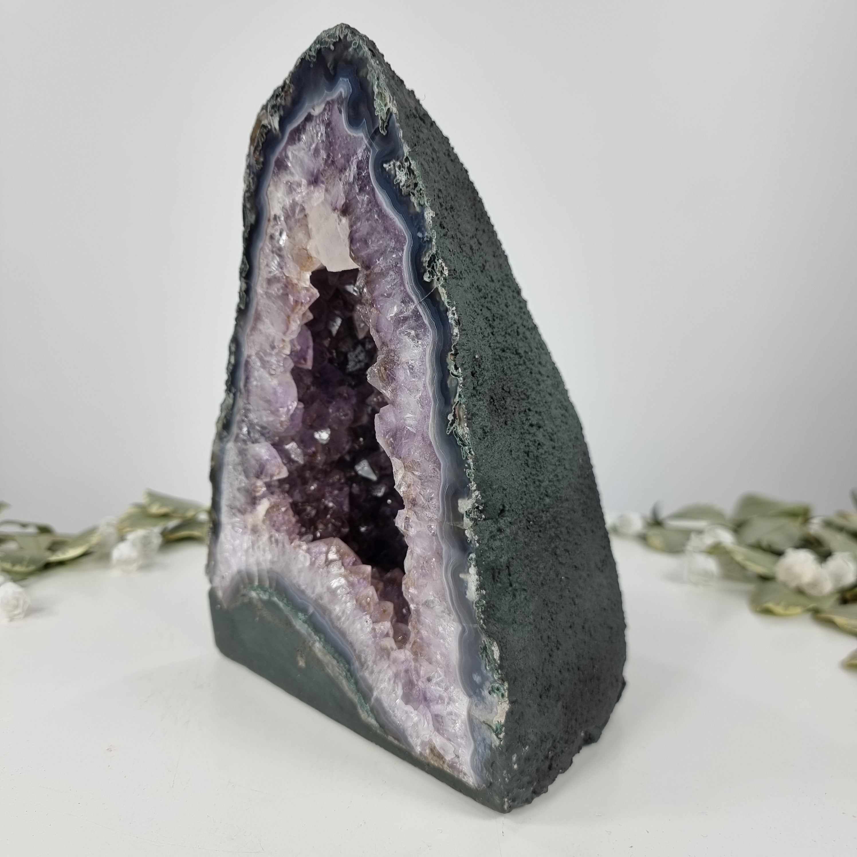 Capela em Ametista Bruta Drusa - Geodo de Ametista 3,85 Kgs, Energia, Beleza e Sofisticação