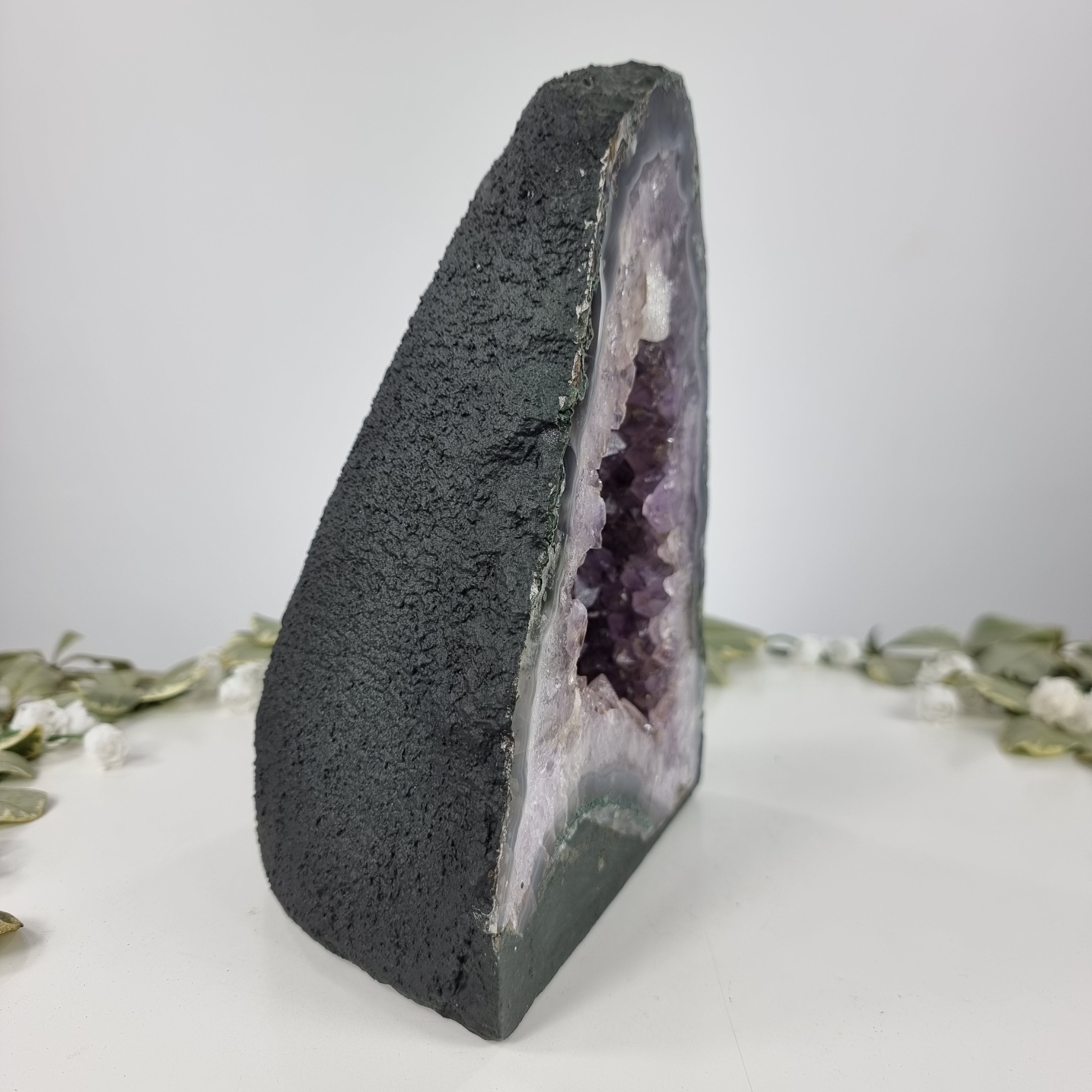 Capela em Ametista Bruta Drusa - Geodo de Ametista 3,85 Kgs, Energia, Beleza e Sofisticação