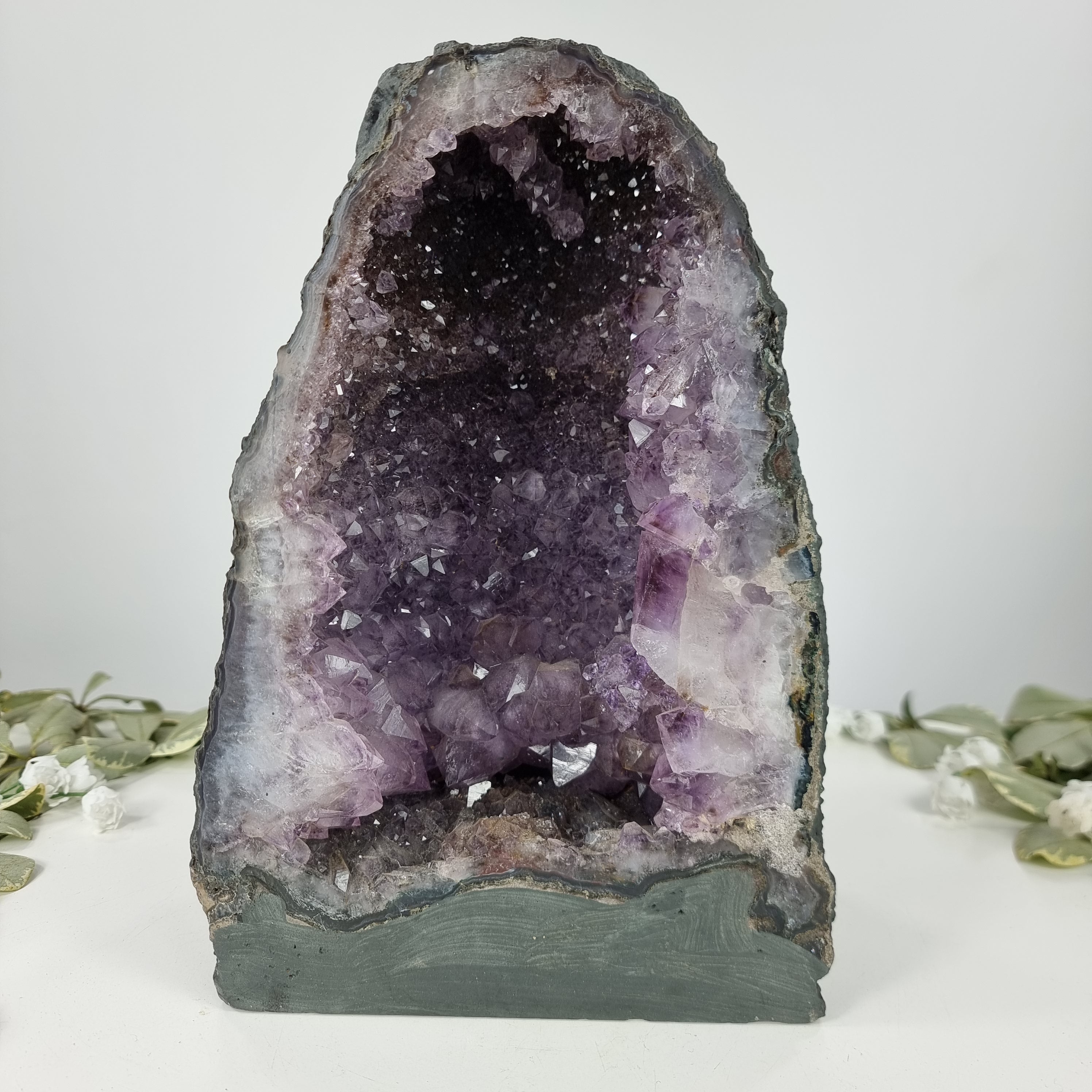 Capela em Ametista Bruta Drusa - Geodo de Ametista 5,40 Kgs, Energia, Beleza e Sofisticação