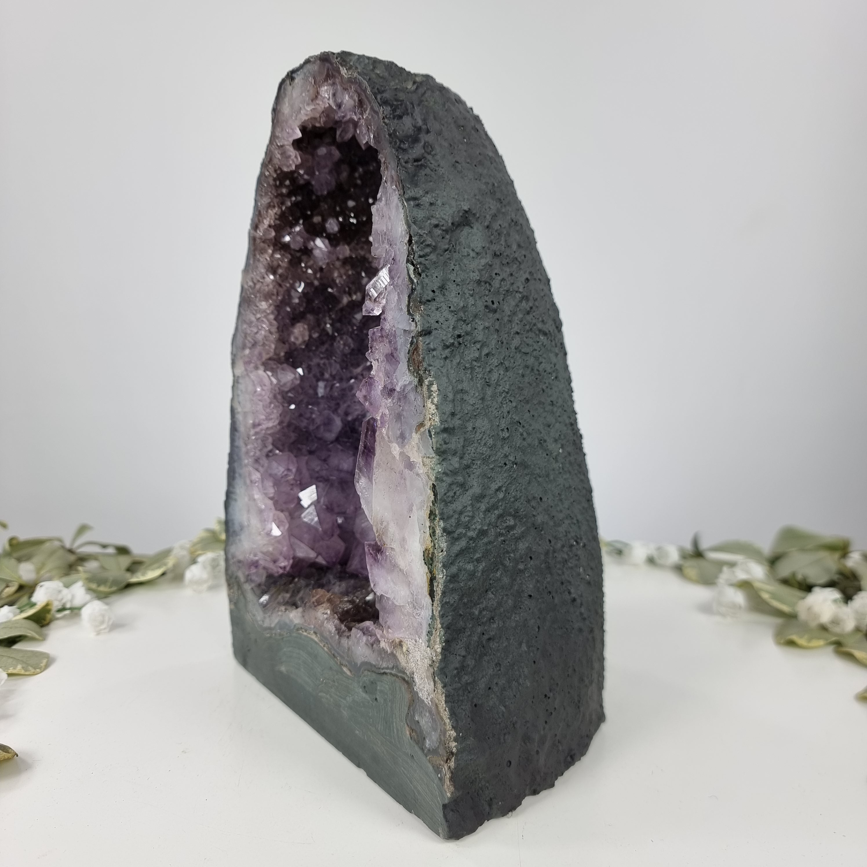 Capela em Ametista Bruta Drusa - Geodo de Ametista 5,40 Kgs, Energia, Beleza e Sofisticação