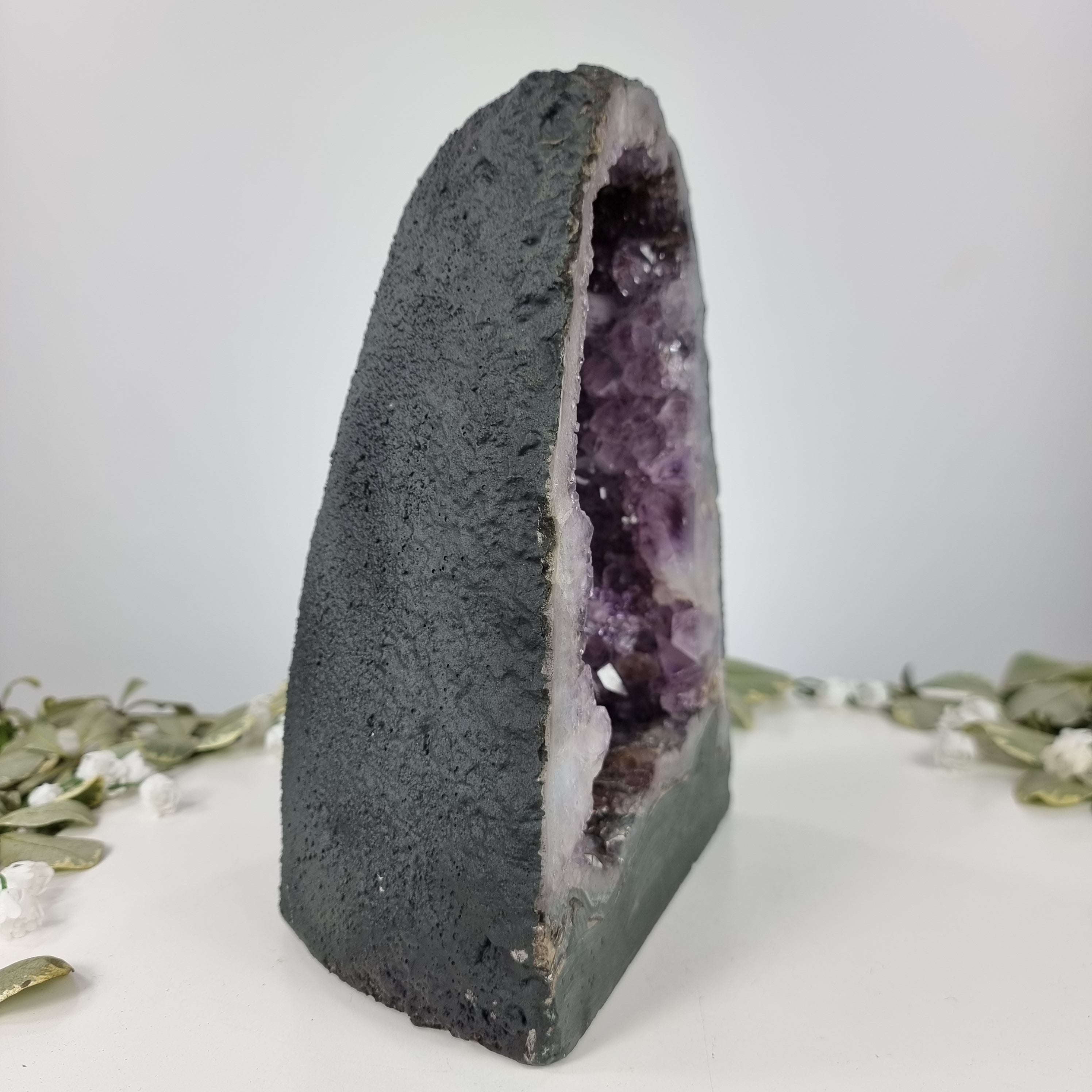 Capela em Ametista Bruta Drusa - Geodo de Ametista 5,40 Kgs, Energia, Beleza e Sofisticação