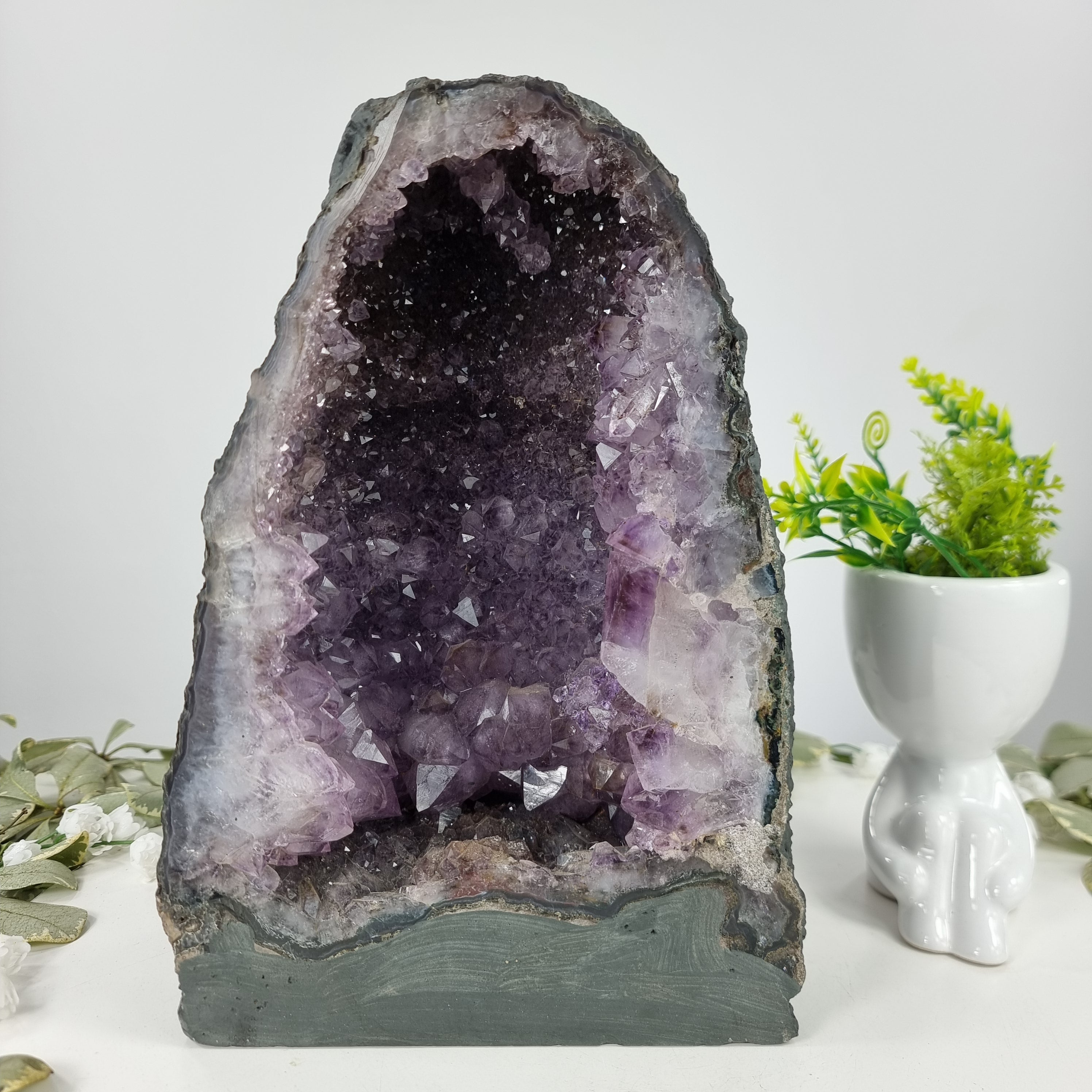 Capela em Ametista Bruta Drusa - Geodo de Ametista 5,40 Kgs, Energia, Beleza e Sofisticação