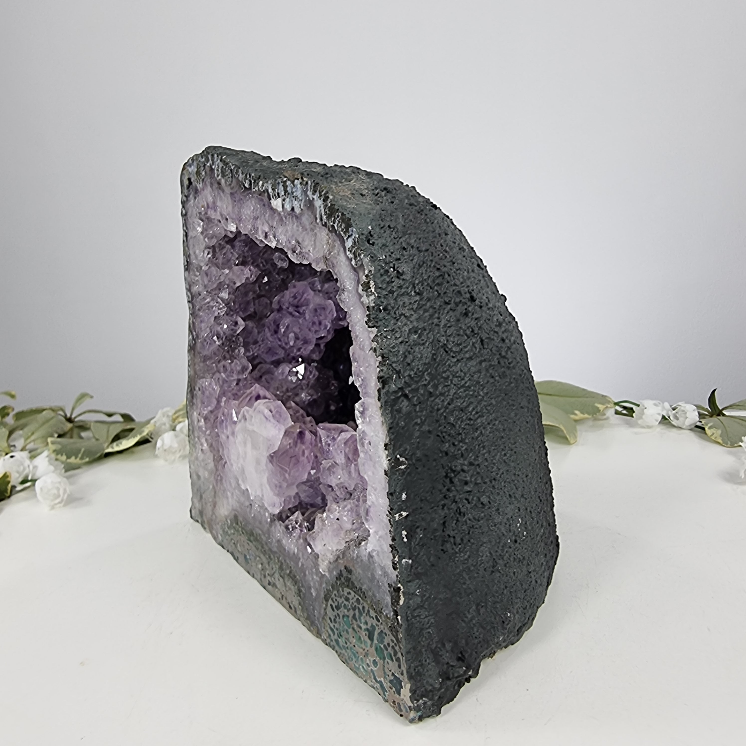 Capela em Ametista Bruta Drusa - Geodo de Ametista 3,08 Kgs, Energia, Beleza e Sofisticação