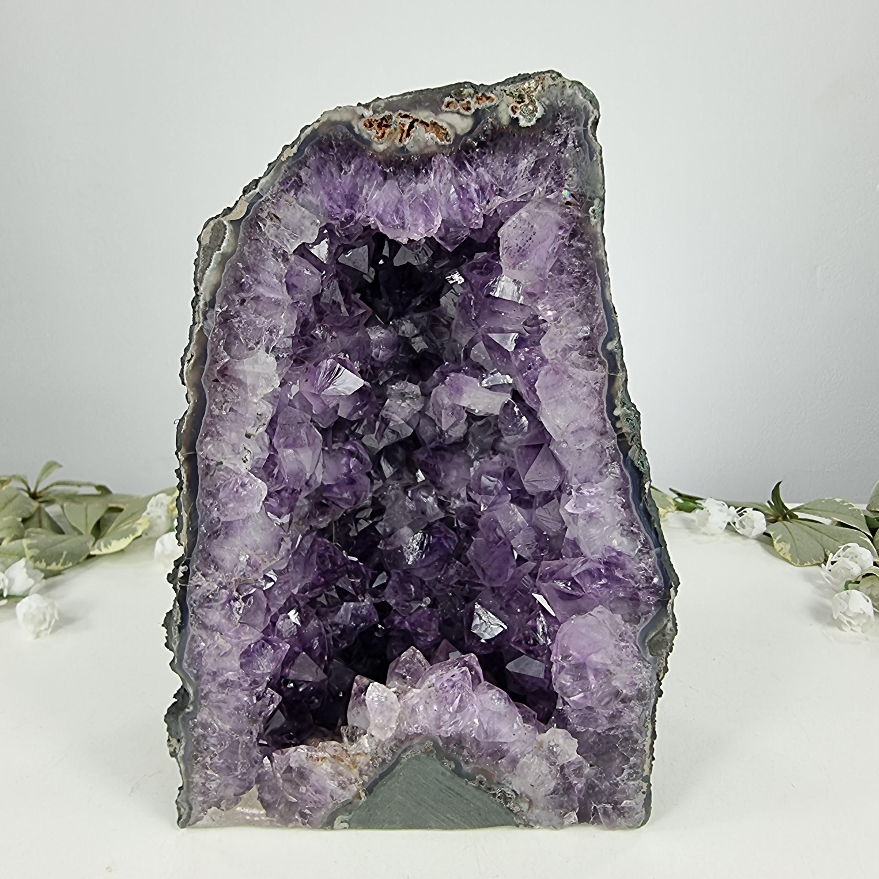 Capela em Ametista Bruta Drusa - Geodo de Ametista 2,65 Kgs, Energia, Beleza e Sofisticação