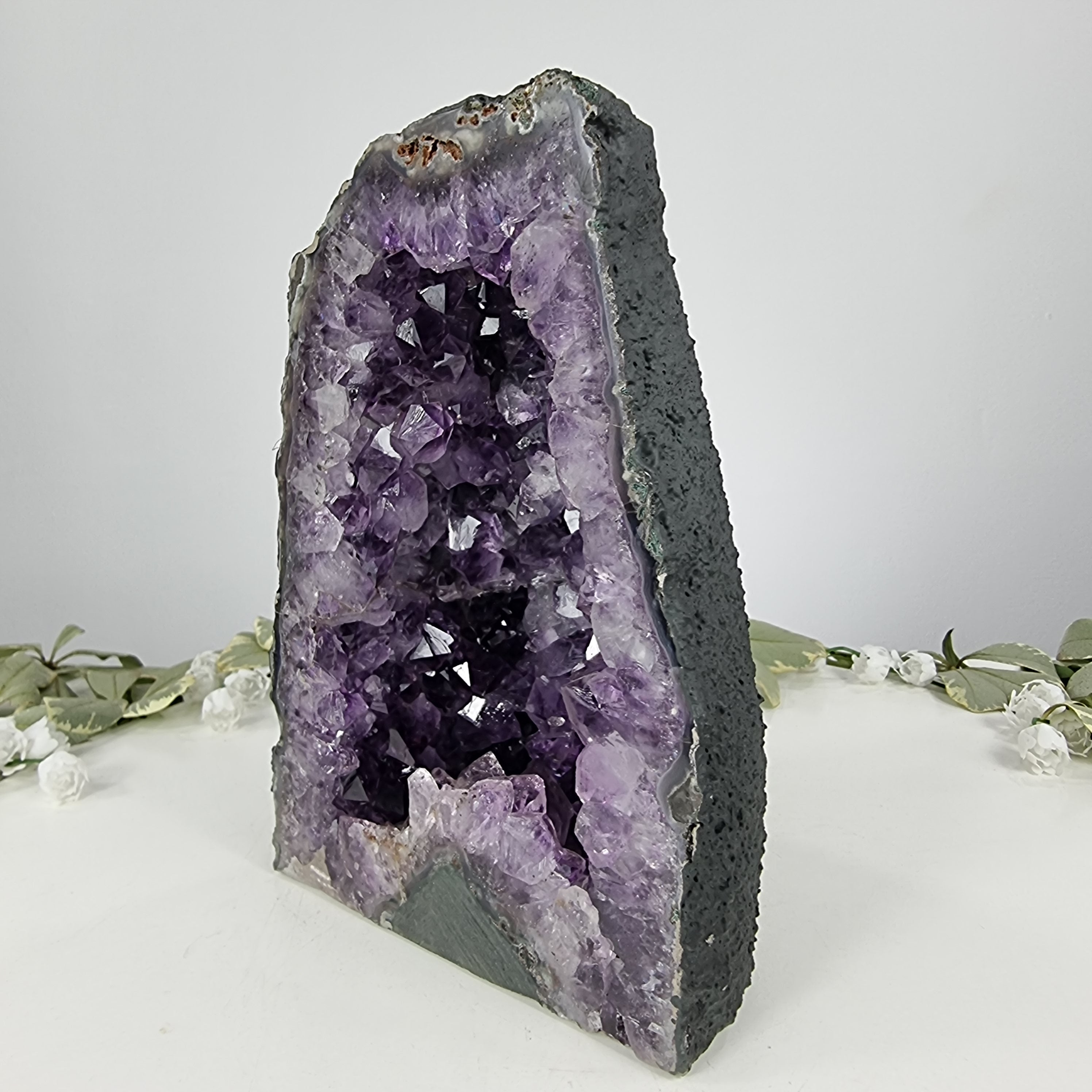 Capela em Ametista Bruta Drusa - Geodo de Ametista 2,65 Kgs, Energia, Beleza e Sofisticação