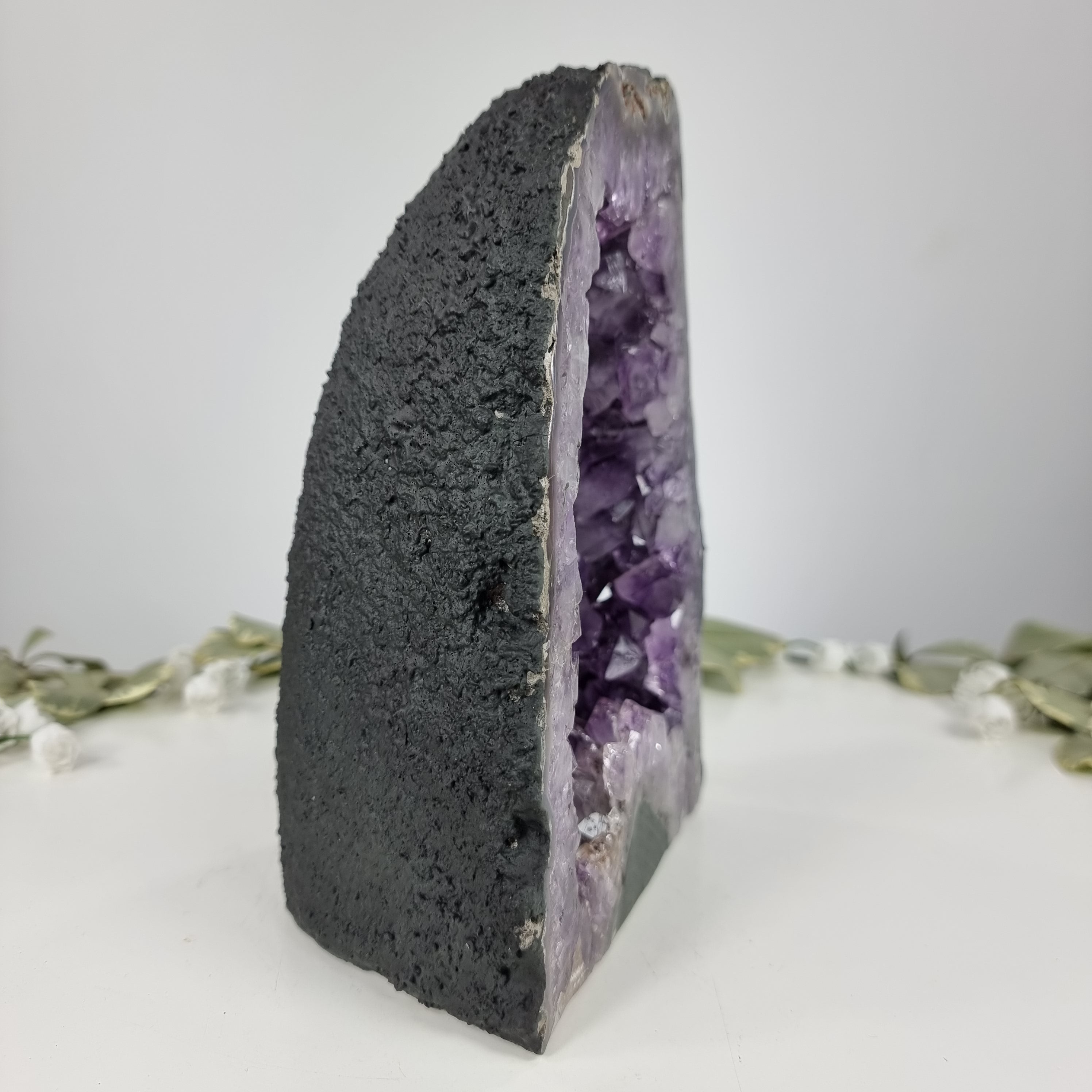 Capela em Ametista Bruta Drusa - Geodo de Ametista 2,65 Kgs, Energia, Beleza e Sofisticação