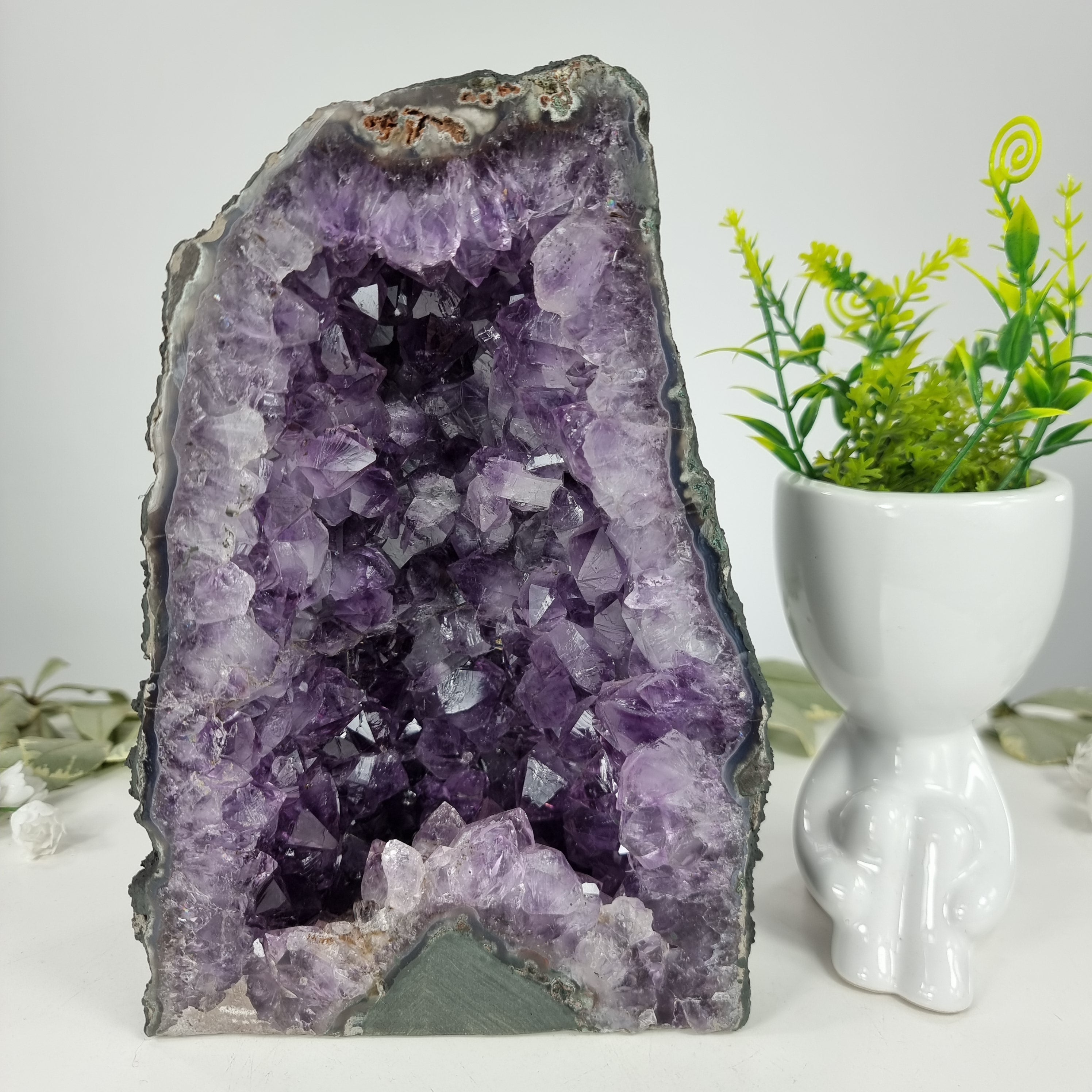 Capela em Ametista Bruta Drusa - Geodo de Ametista 2,65 Kgs, Energia, Beleza e Sofisticação