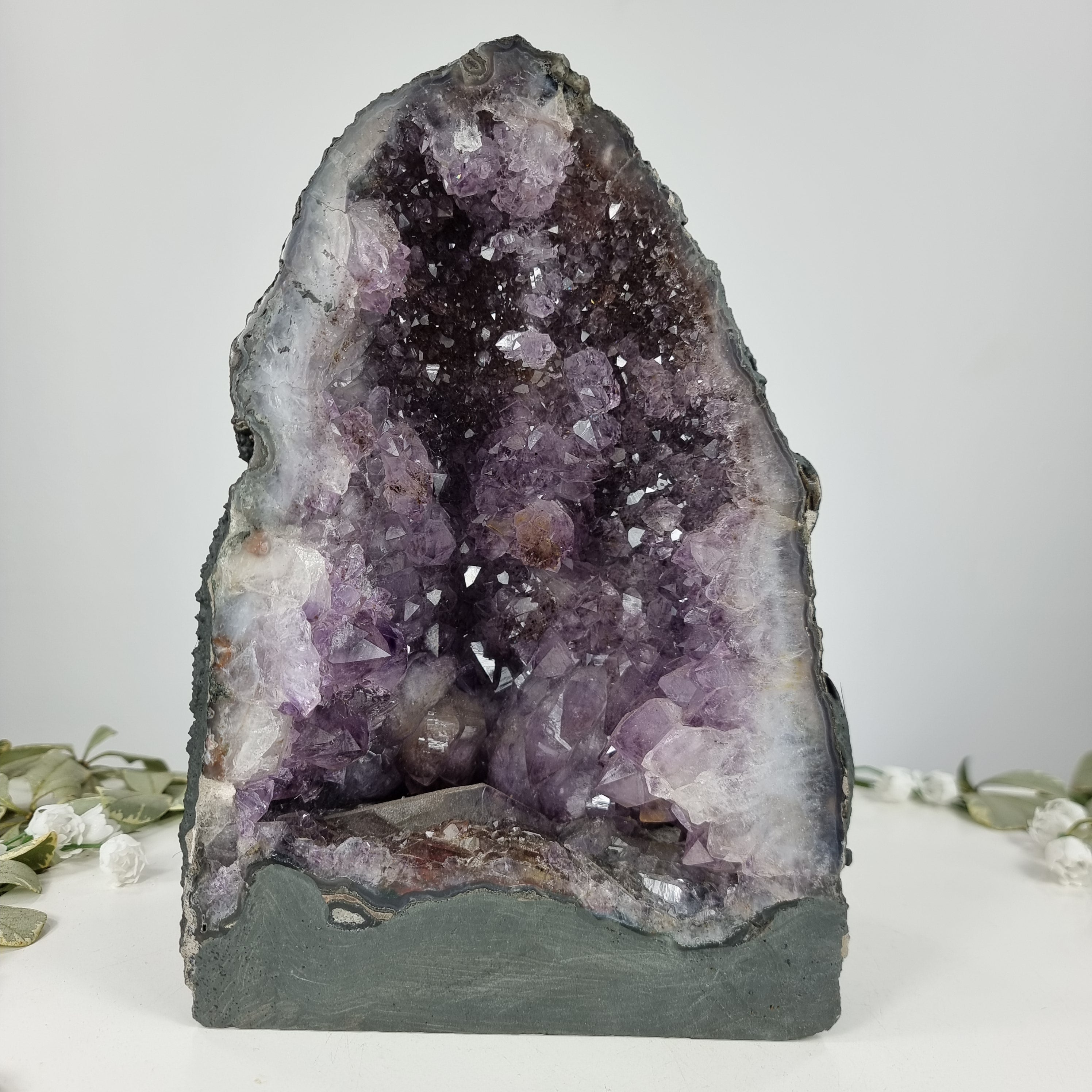 Capela em Ametista Bruta Drusa - Geodo de Ametista 4,95 Kgs, Energia, Beleza e Sofisticação