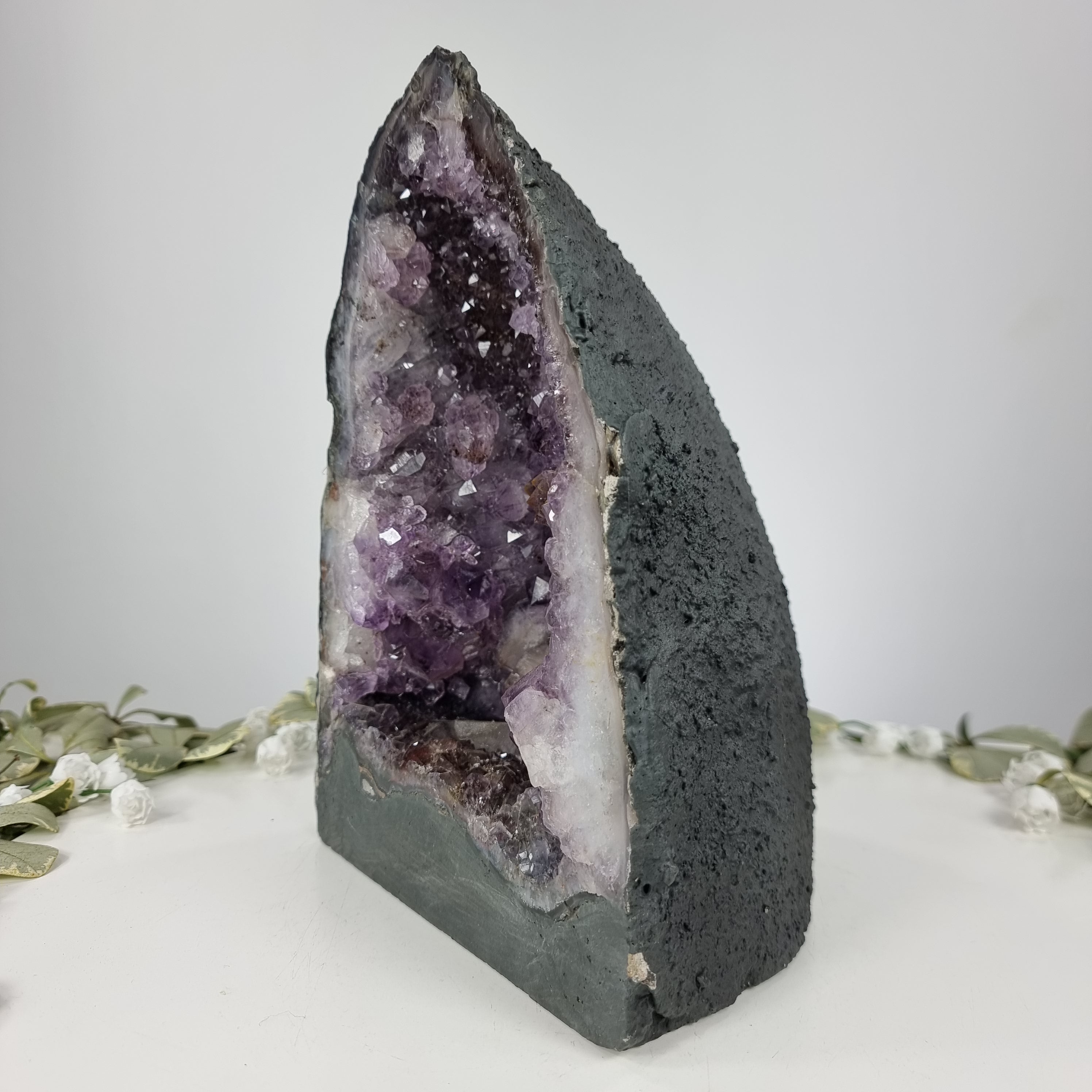 Capela em Ametista Bruta Drusa - Geodo de Ametista 4,95 Kgs, Energia, Beleza e Sofisticação