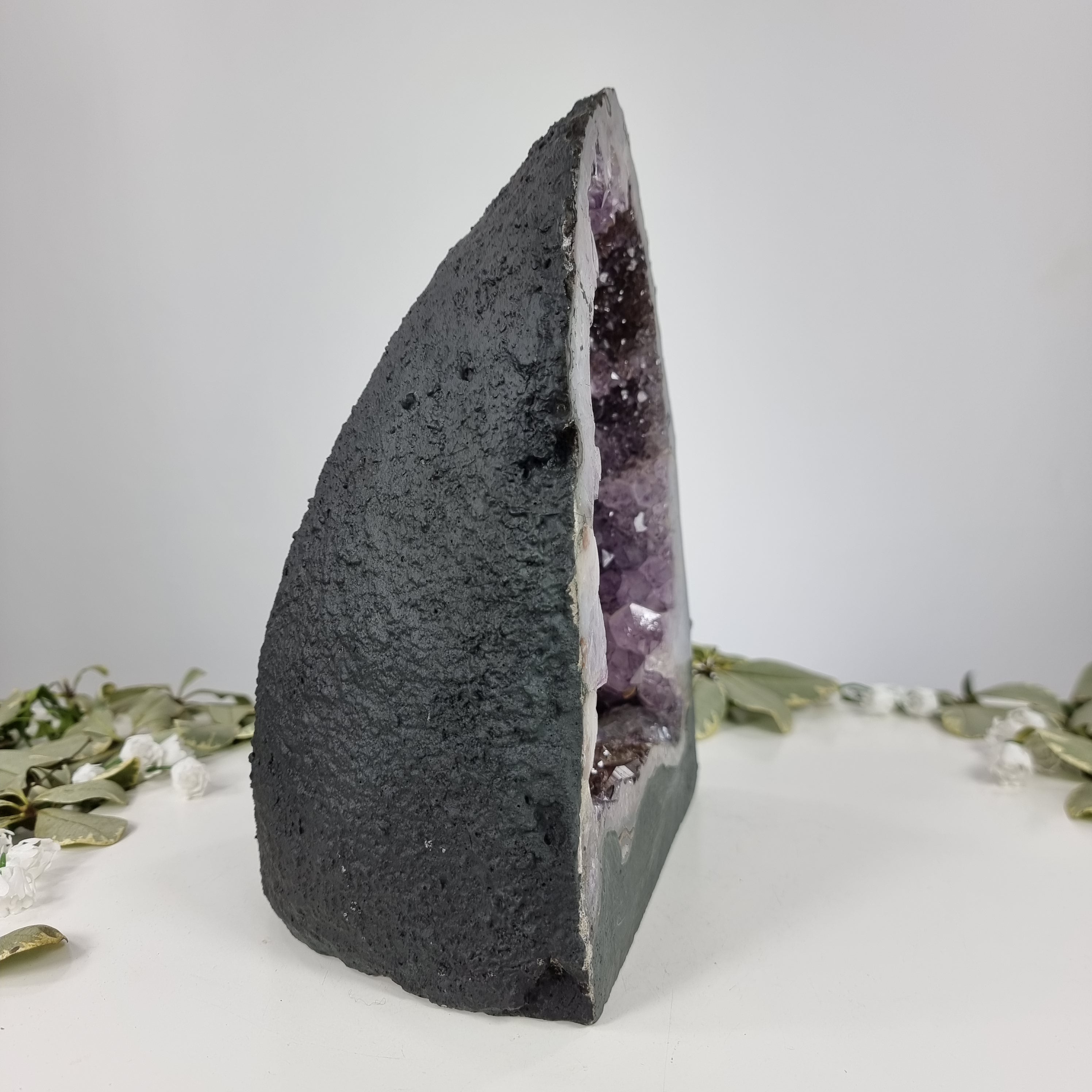 Capela em Ametista Bruta Drusa - Geodo de Ametista 4,95 Kgs, Energia, Beleza e Sofisticação