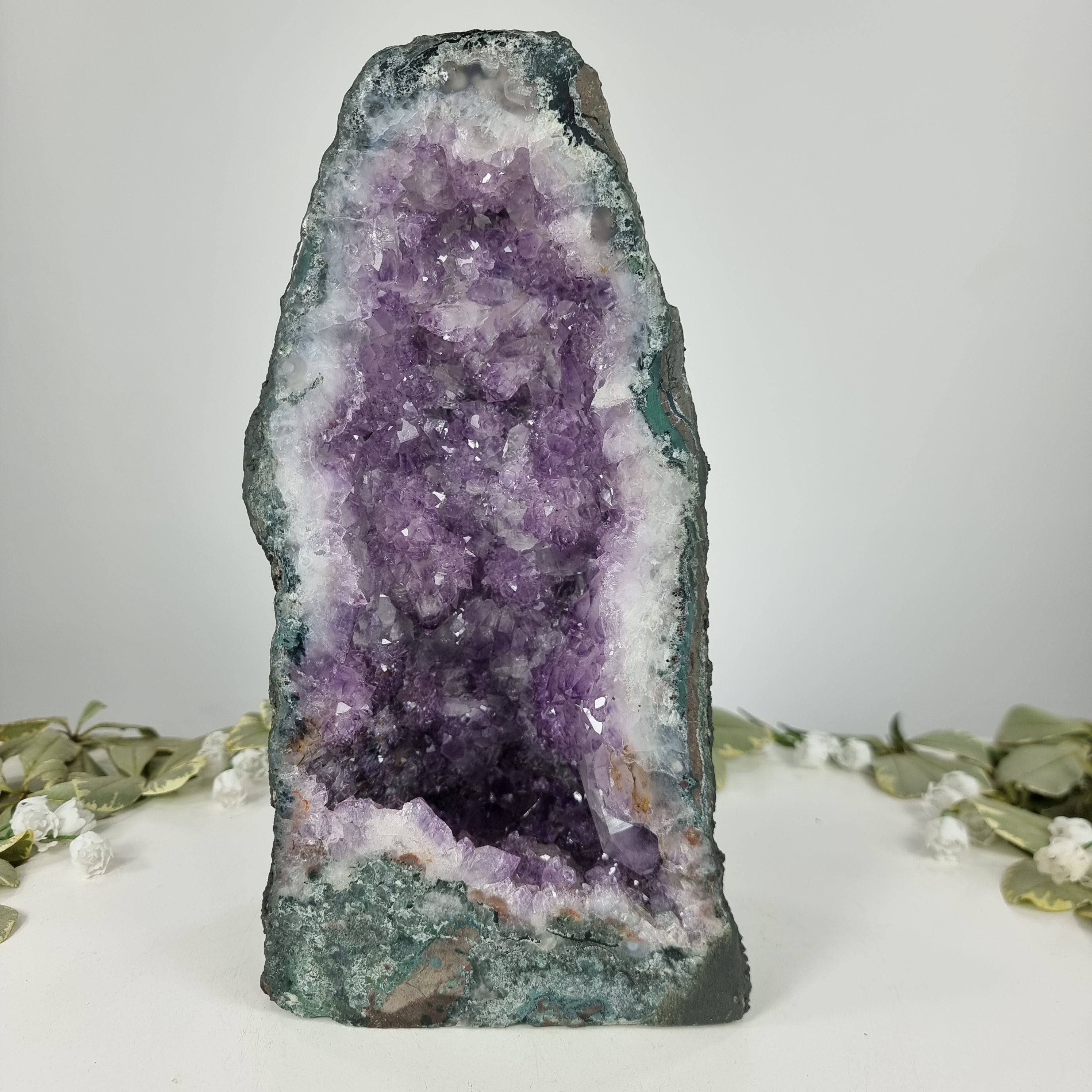 Capela em Ametista Bruta Drusa - Geodo de Ametista 4,10 Kgs, Energia, Beleza e Sofisticação