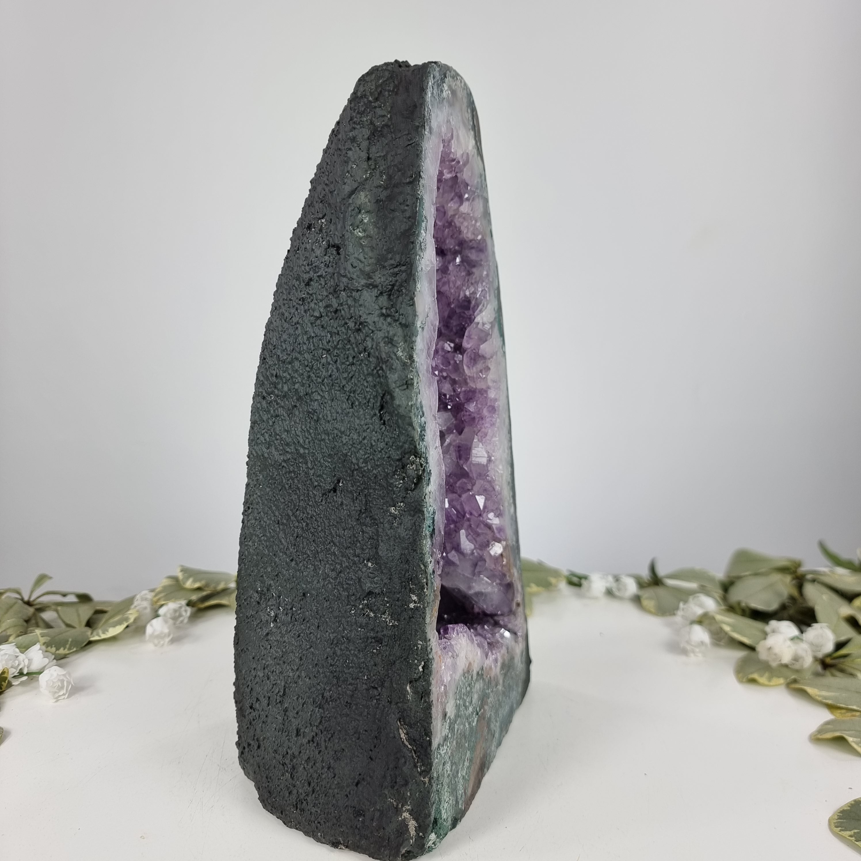 Capela em Ametista Bruta Drusa - Geodo de Ametista 4,10 Kgs, Energia, Beleza e Sofisticação