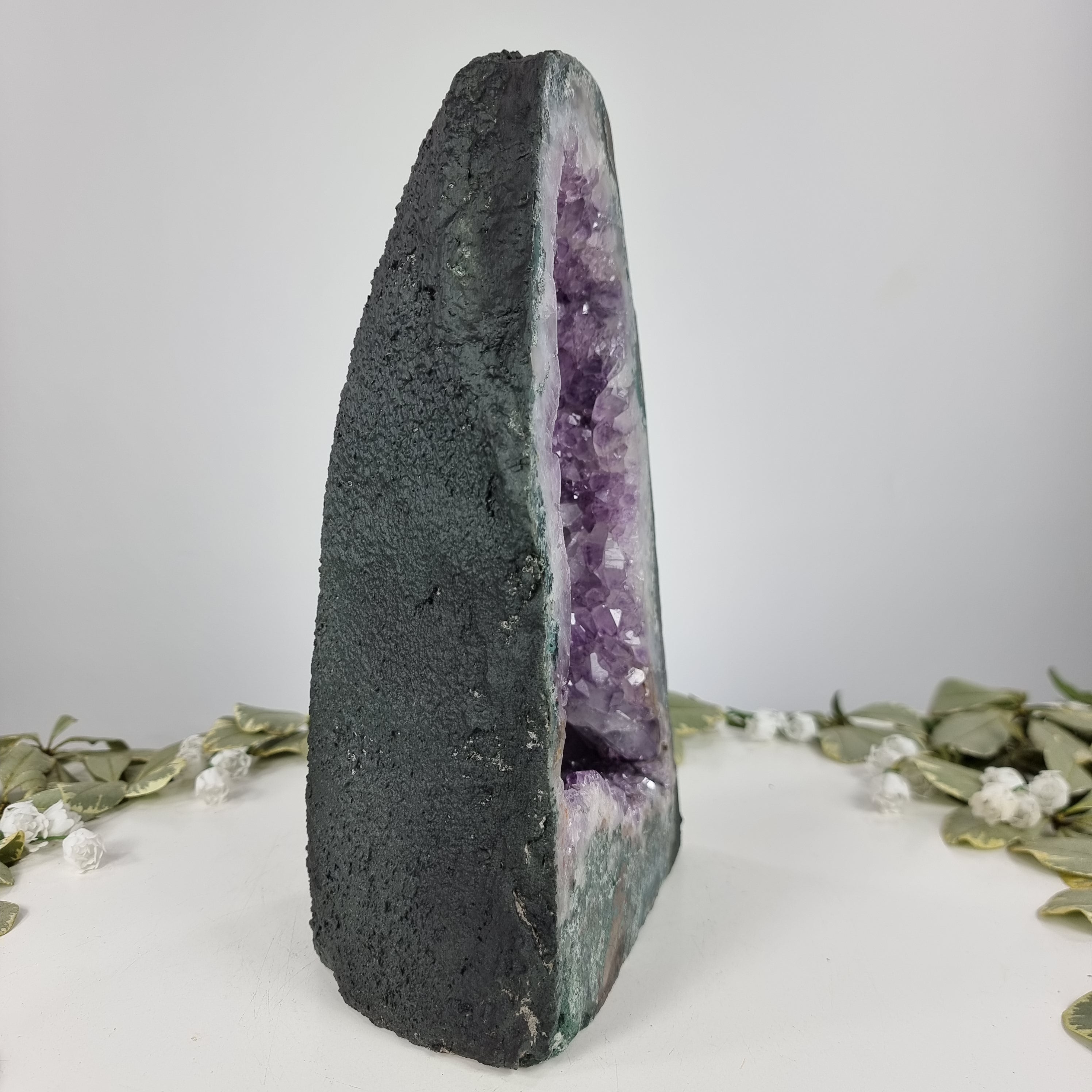 Capela em Ametista Bruta Drusa - Geodo de Ametista 4,10 Kgs, Energia, Beleza e Sofisticação