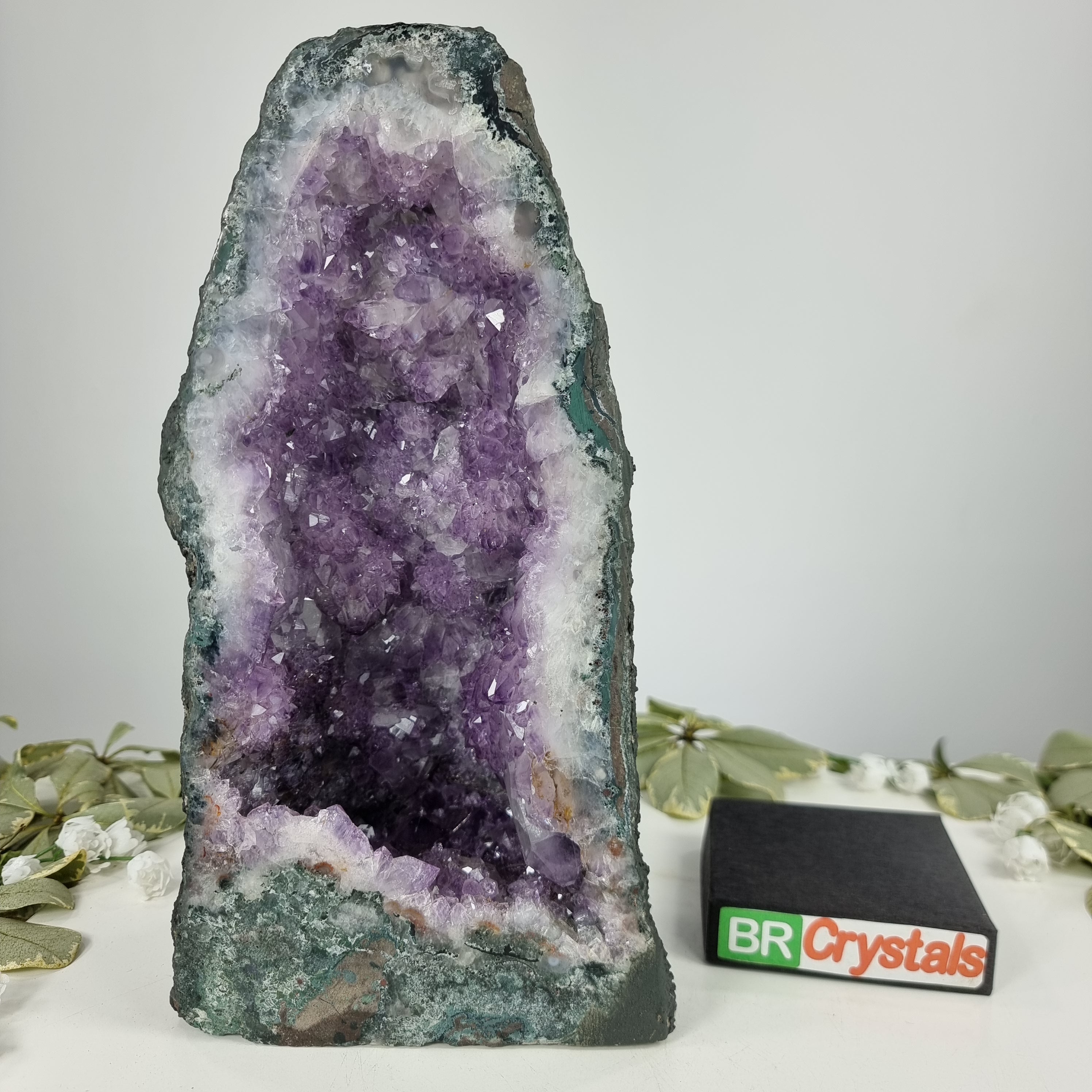 Capela em Ametista Bruta Drusa - Geodo de Ametista 4,10 Kgs, Energia, Beleza e Sofisticação