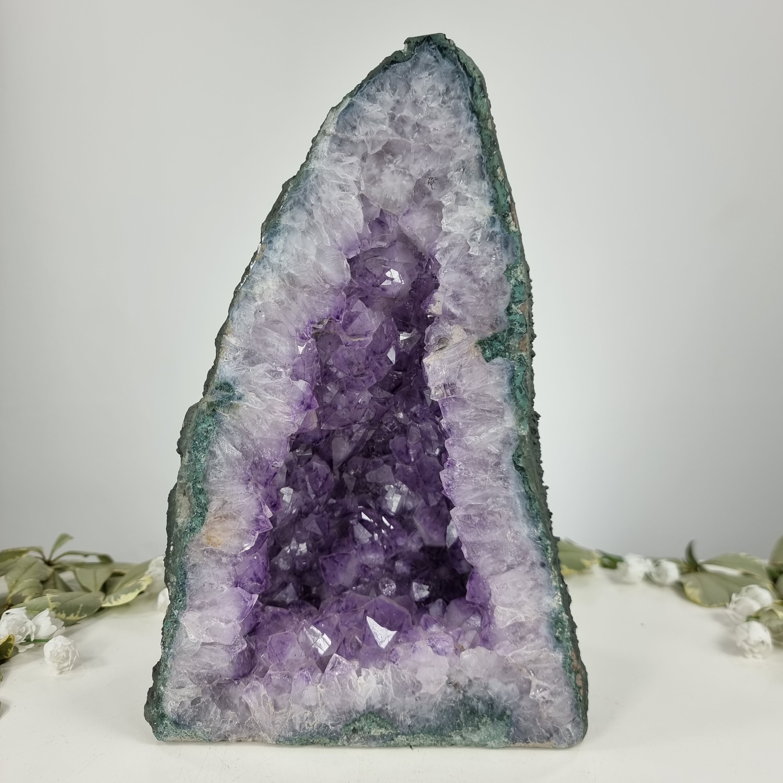 Capela em Ametista Bruta Drusa - Geodo de Ametista 5,10 Kgs, Energia, Beleza e Sofisticação