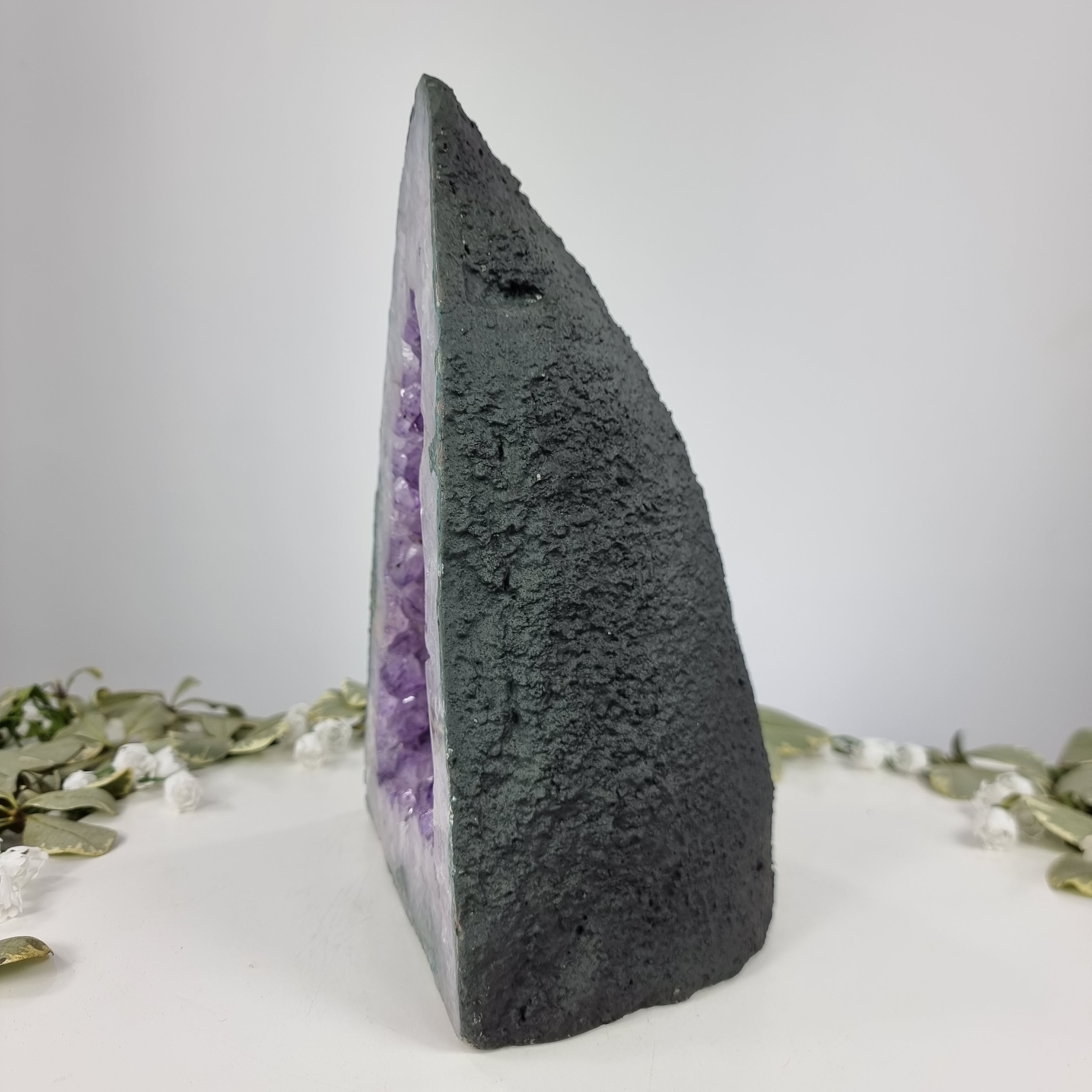 Capela em Ametista Bruta Drusa - Geodo de Ametista 5,10 Kgs, Energia, Beleza e Sofisticação