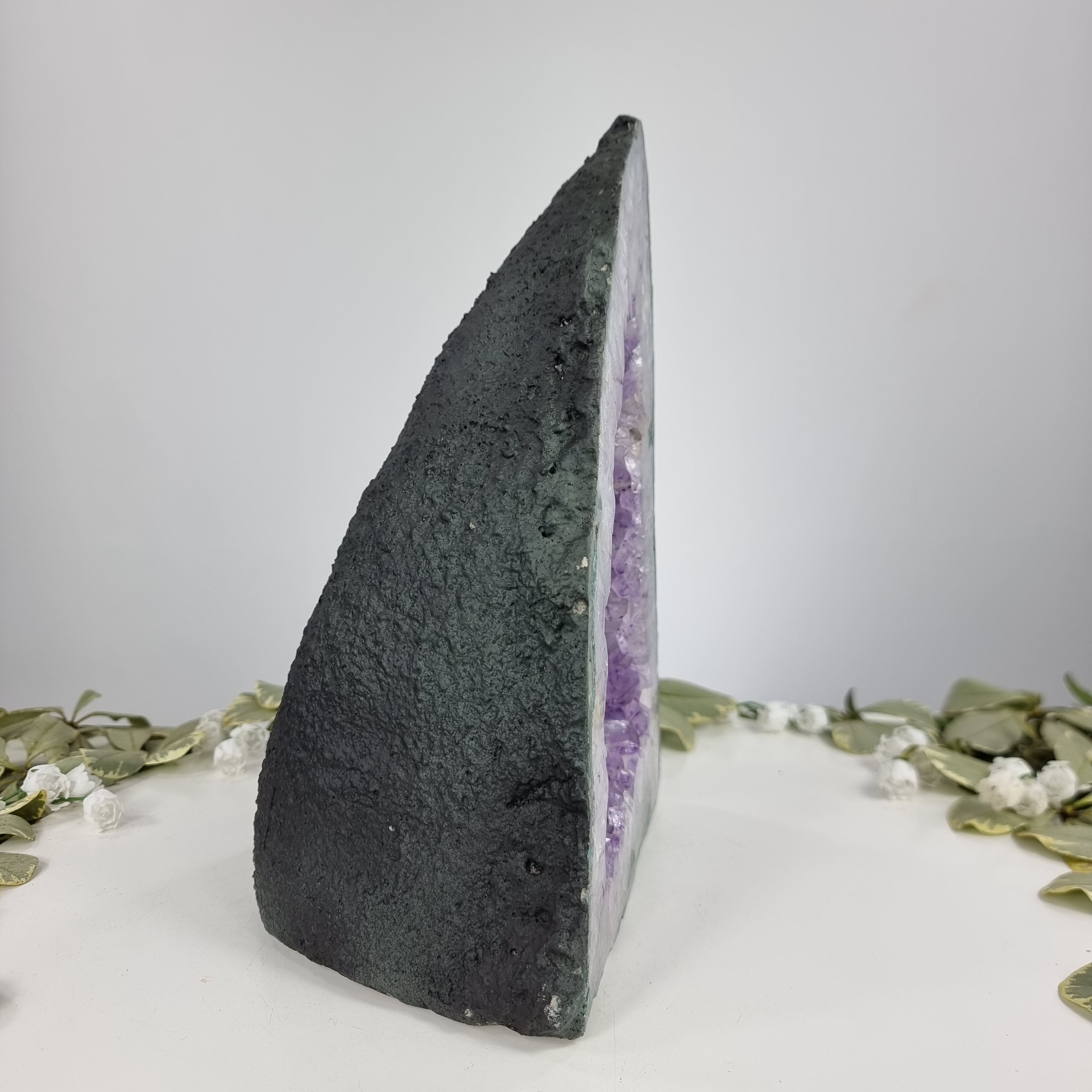 Capela em Ametista Bruta Drusa - Geodo de Ametista 5,10 Kgs, Energia, Beleza e Sofisticação